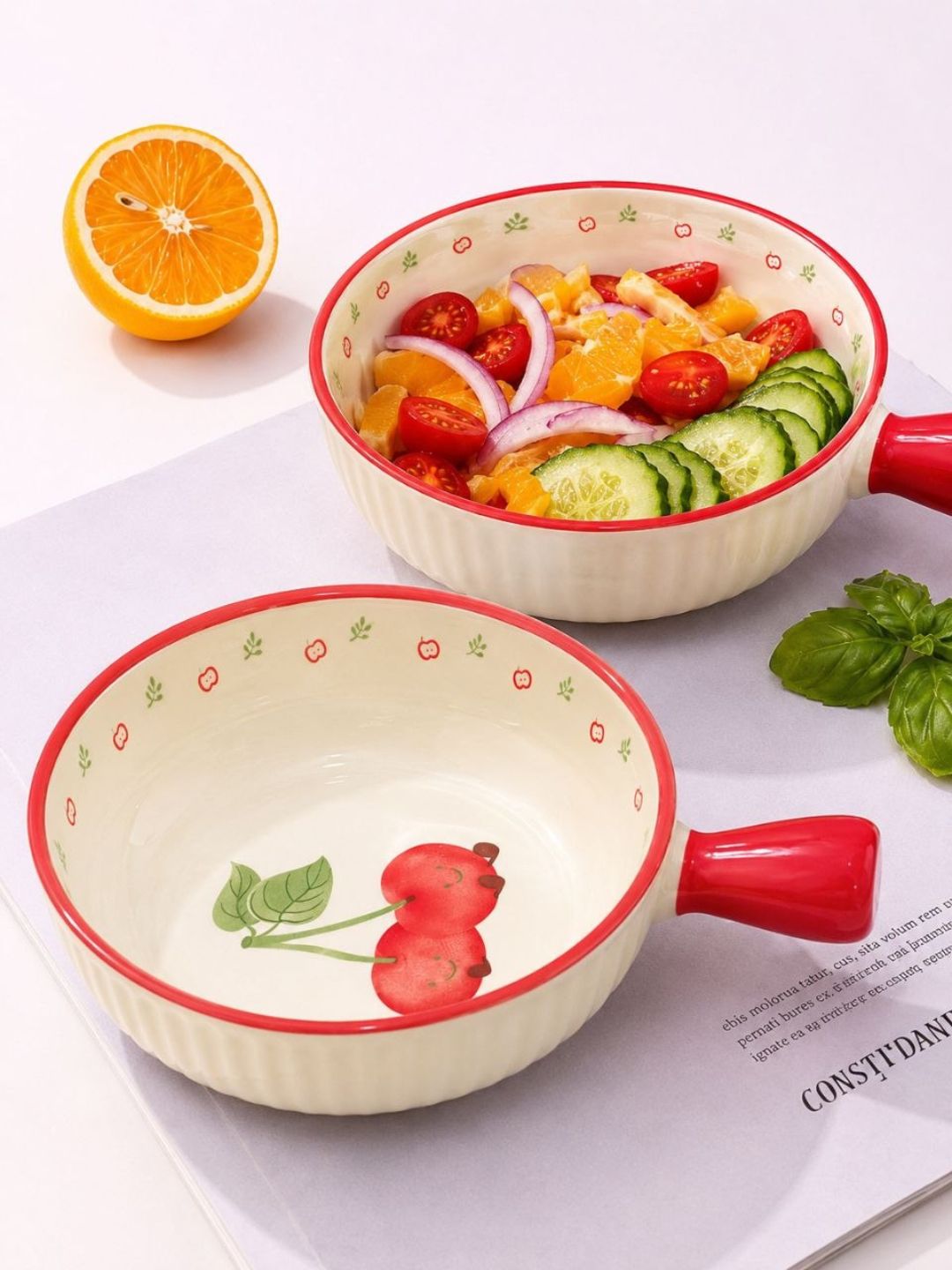 Керамическая салатная миска с узором и ручкой