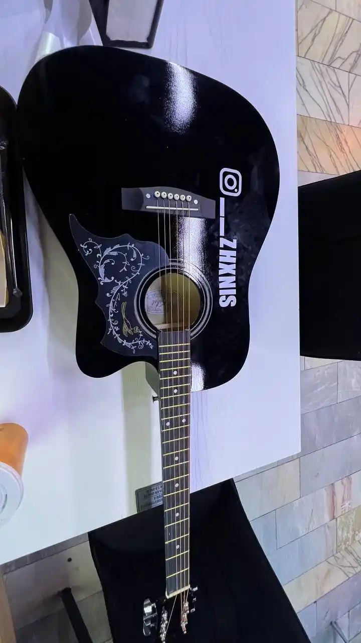 Akustik Gitara Kabat 41 dyuym, 104 sm, 6 torli, havaskor va professionallar, 30 predmet