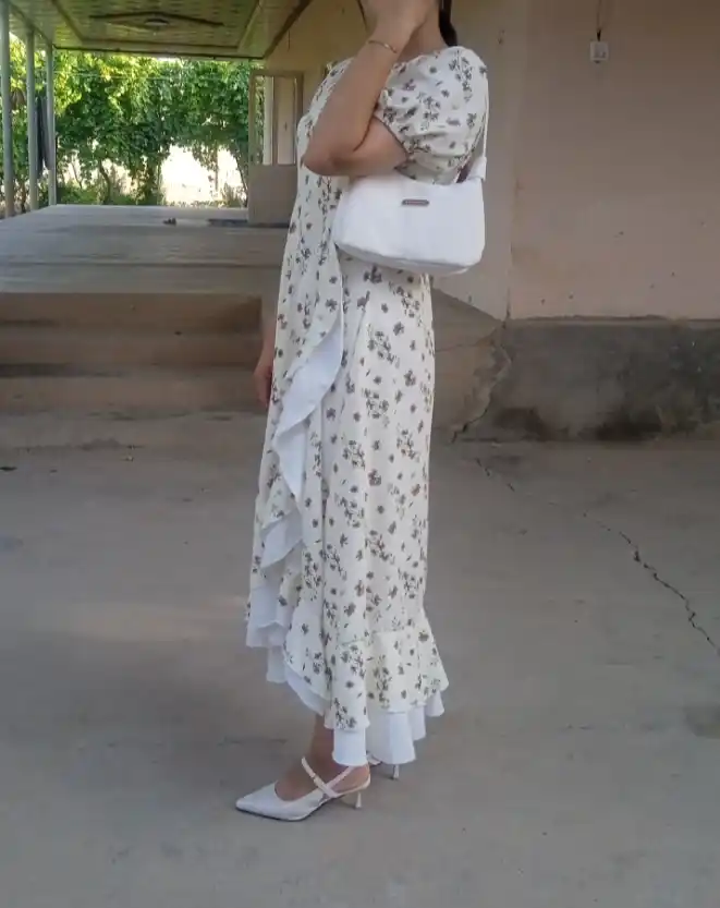 Ayollar oq tuflisi, baland poshnali uchi o‘tkir, nafis va qulay oyoq kiyim yozgi tuflilar