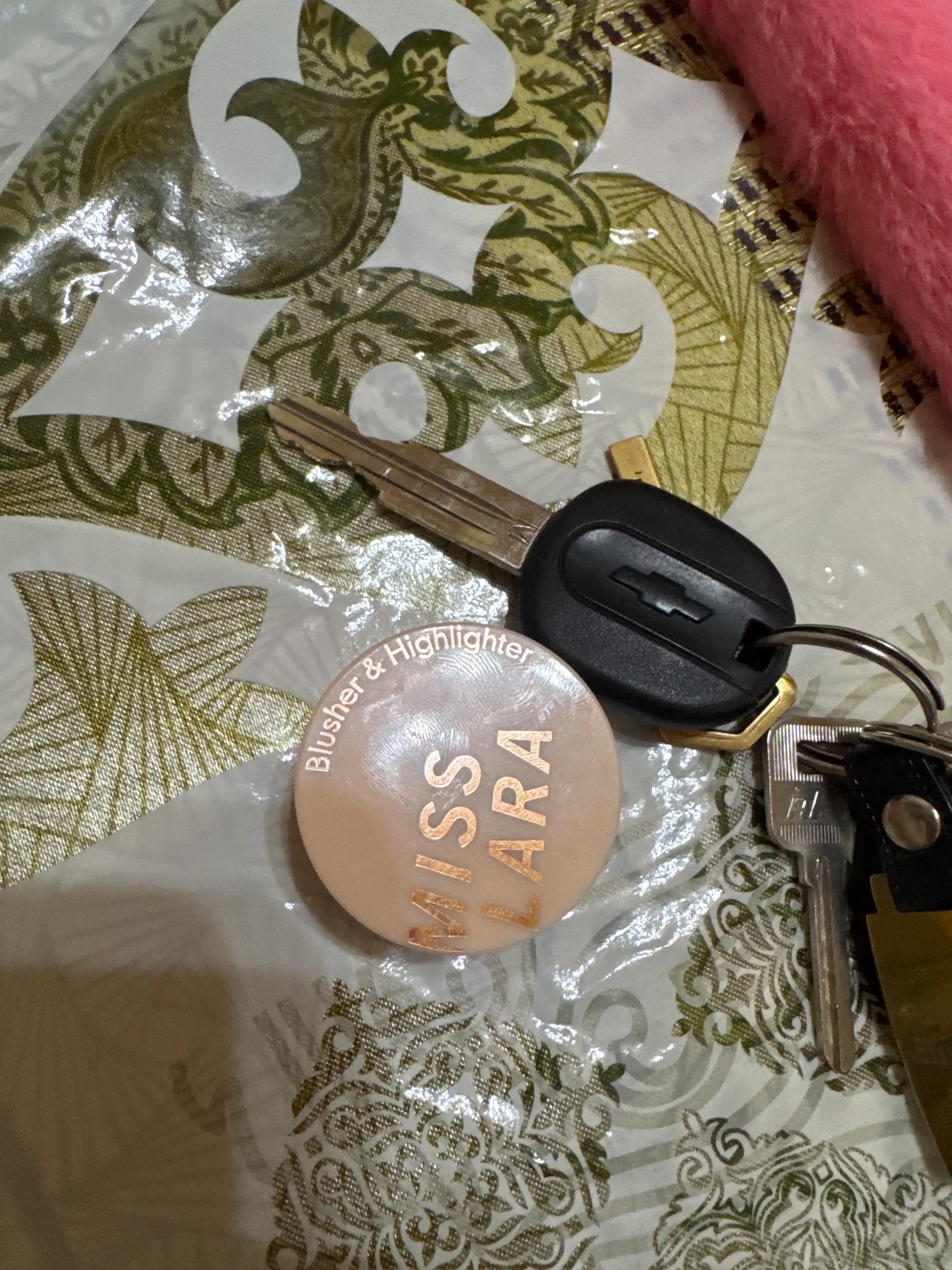 Xaylayter Miss Lara, qizartirgich 3 tasi 1 da, makiyaj palitrasi