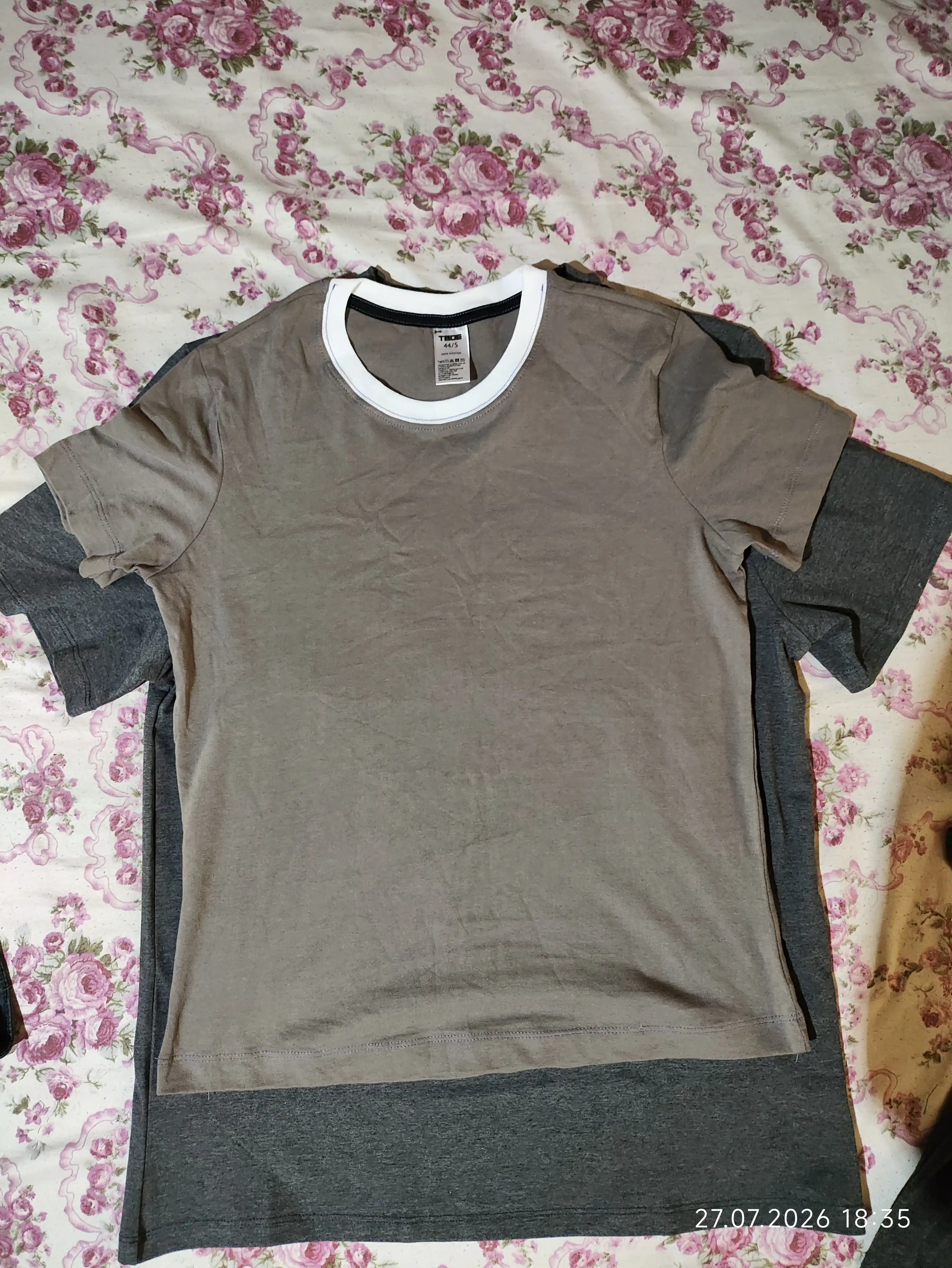 Erkaklar uchun basic futbolka — 100% paxta, yengil va qulay