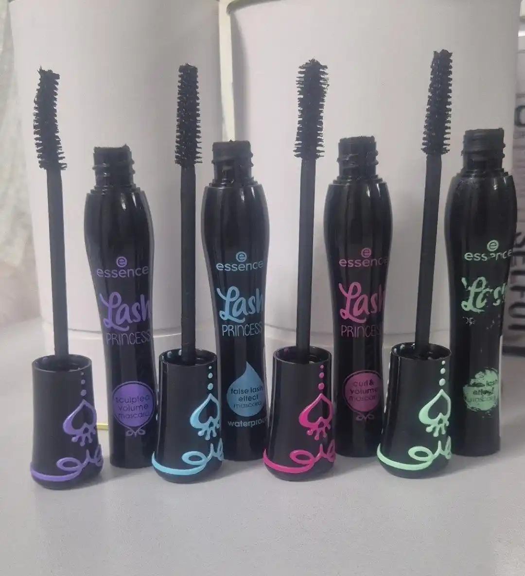 Essence Lash Princess Curl & Volume Mascara – Тушь для объема и подкручивания