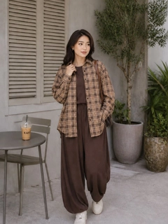Коричневый