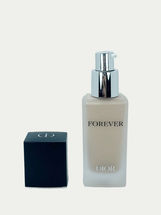 Стойким оттенком. Dior Forever — стойкий тональный крем 24 часа с SPF 15, оттенок 0N