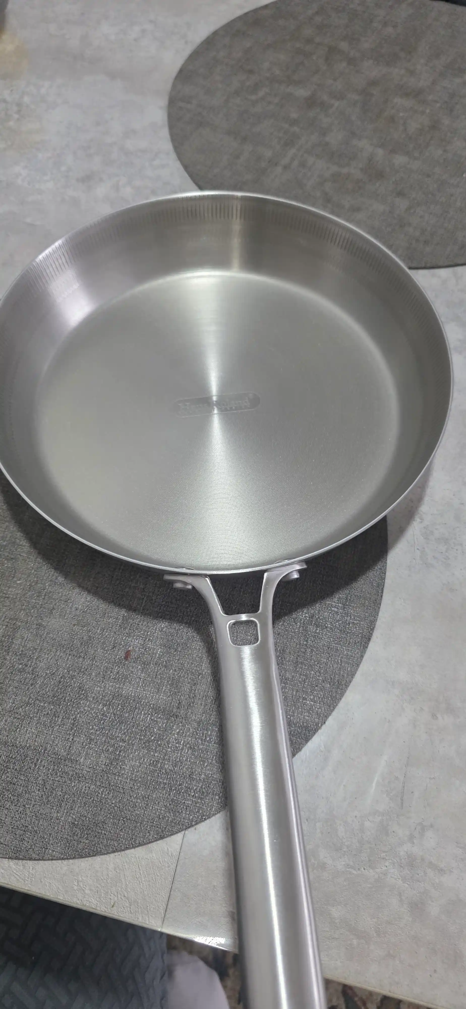 Zanglamaydigan po’lat tova skovorodka 20–24–28 sm, induksiya va gaz plitasi uchun