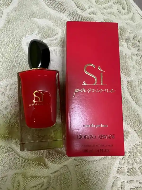 Giorgio Armani Si, Si eau de parfum, Si passion 100 ml ayollar parfyumeri 1-2 kun davomida saqlanadi