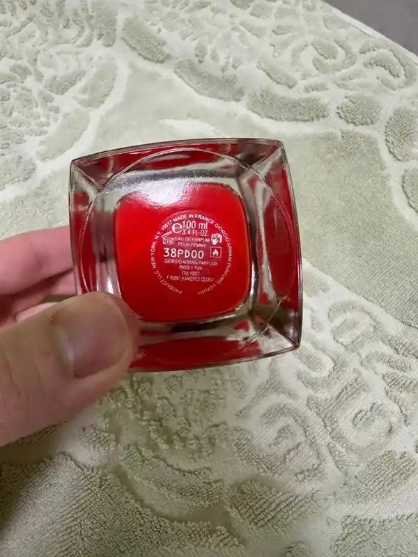 Giorgio Armani Si, Si eau de parfum, Si passion 100 ml ayollar parfyumeri 1-2 kun davomida saqlanadi