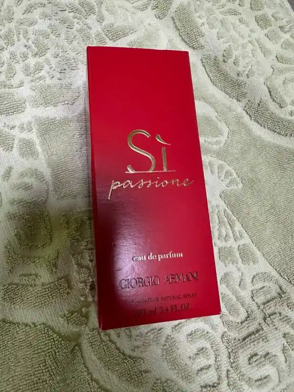 Giorgio Armani Si, Si eau de parfum, Si passion 100 ml ayollar parfyumeri 1-2 kun davomida saqlanadi