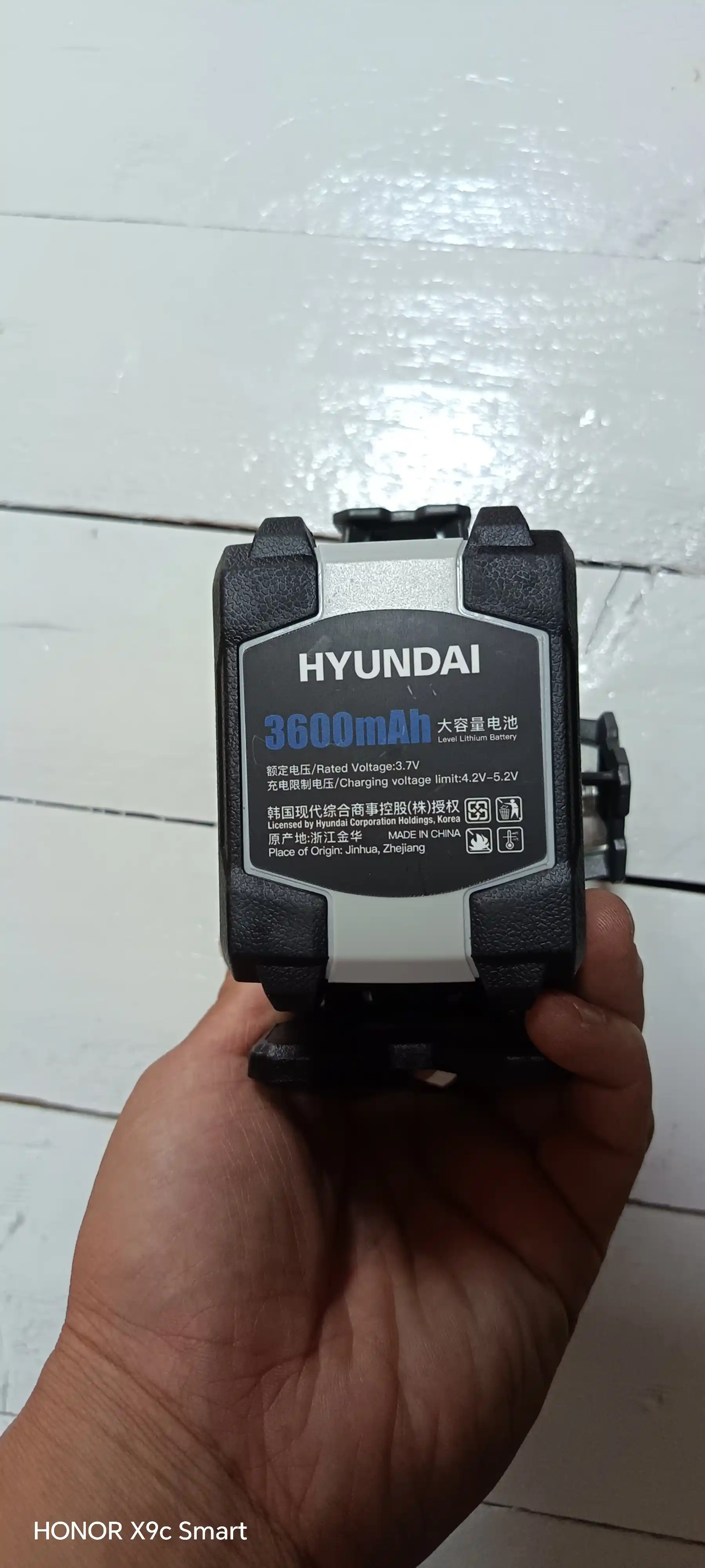 Lazer darajasi 16 chiziqli yashil nur,displey pult 2 ta akkumulyator HYUNDAI
