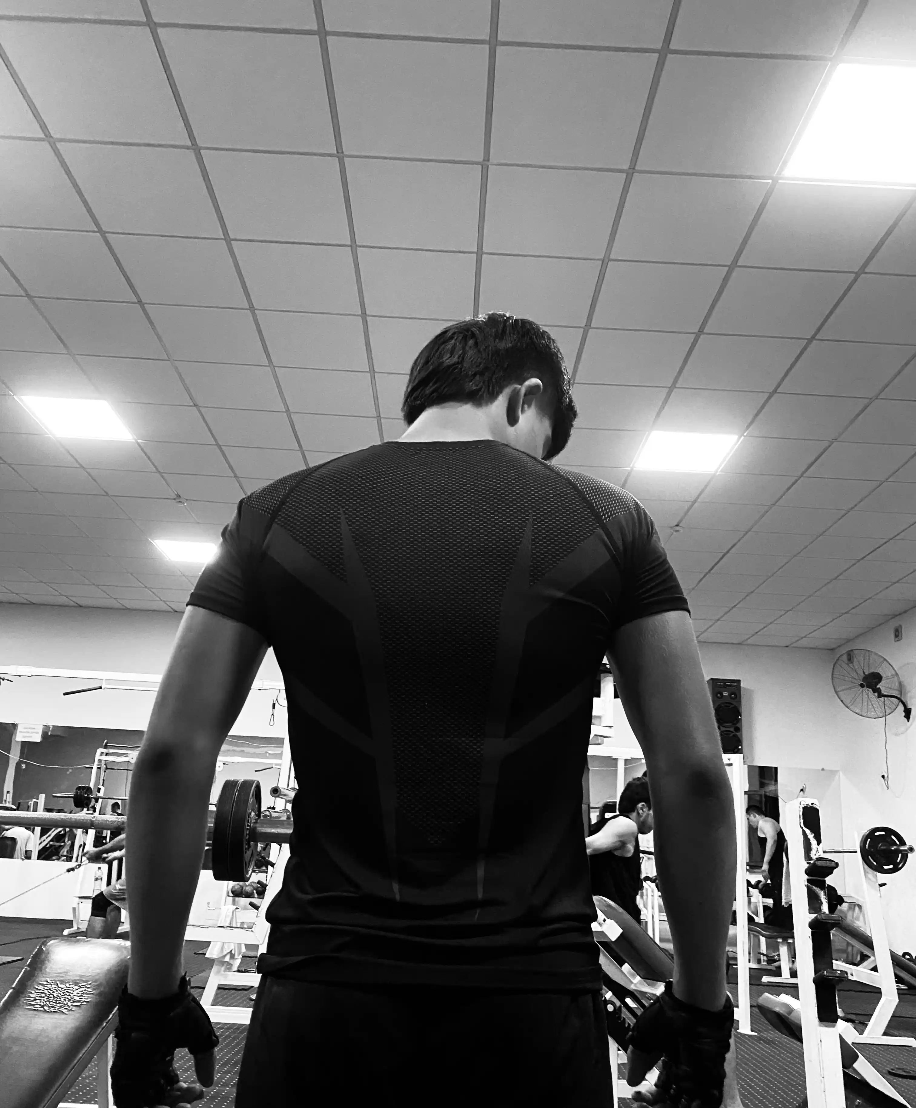 Gym Shark uslubidagi kompression futbolka - rashgard, sport, erkaklar uchun, fitnes uchun