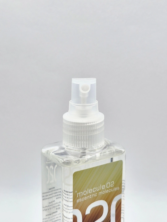 Molecule 02 Tana uchun xushbo'ylantiruvchi sprey-mist (Body Mist), 250 ml