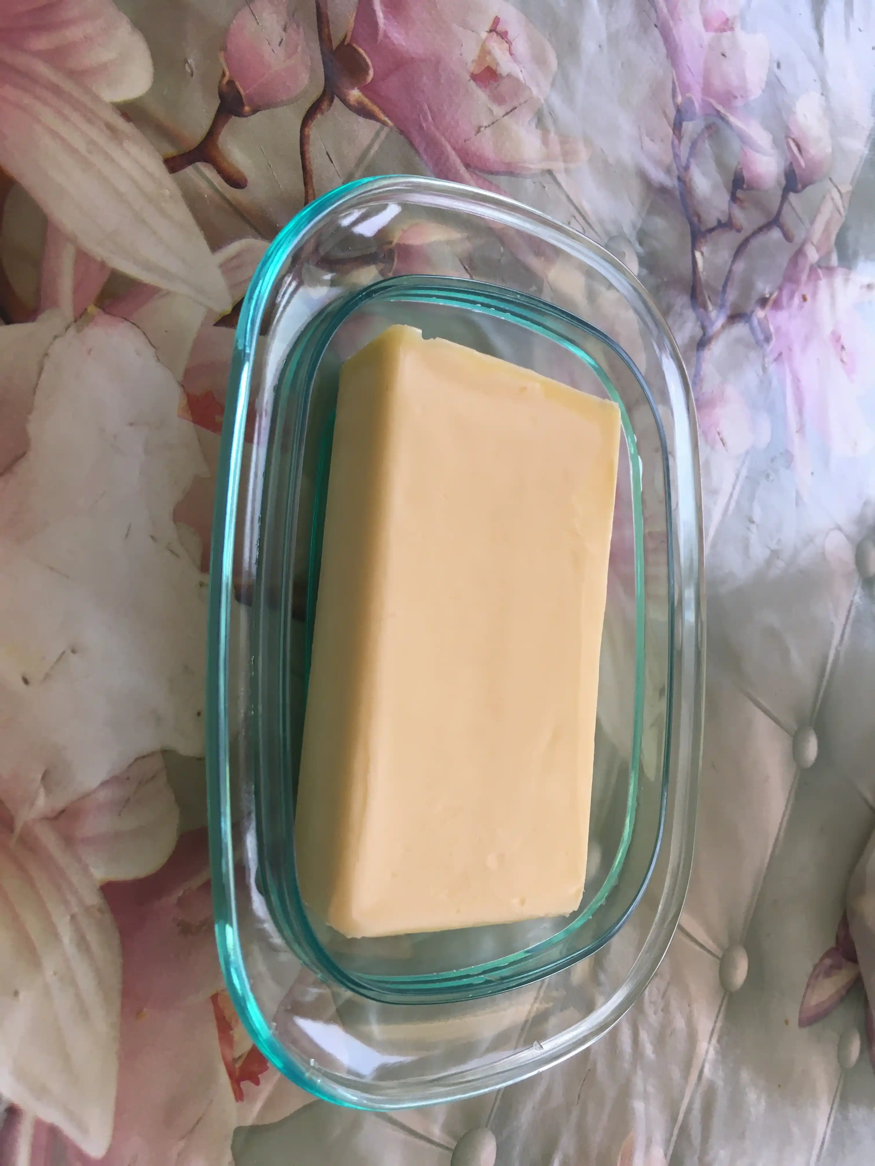 Маслёнка с прозрачной крышкой