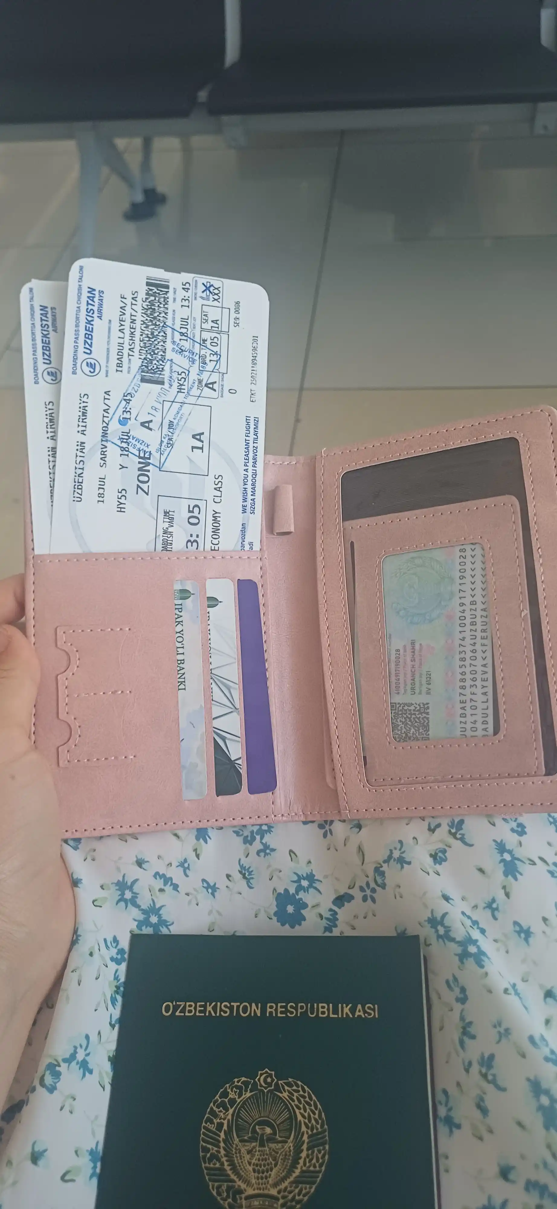 Zamonaviy sayohat hamyoni  - pasport va kartalar uchun