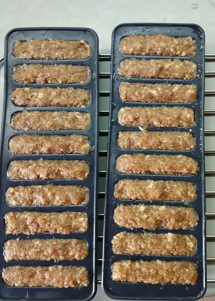 Mini sasiska uchun silikon qolip qopqoqli, pechda pishirish BPA Free oziq-ovqat silikoni