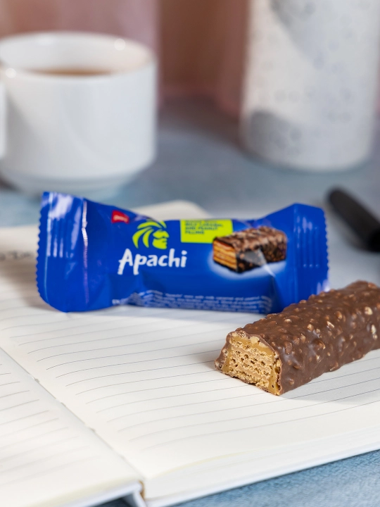Yeryong'oq va sutli karamelli APACHI shokolad bilan qoplangan mini batonchiklari, kvadro-pachka 200 g