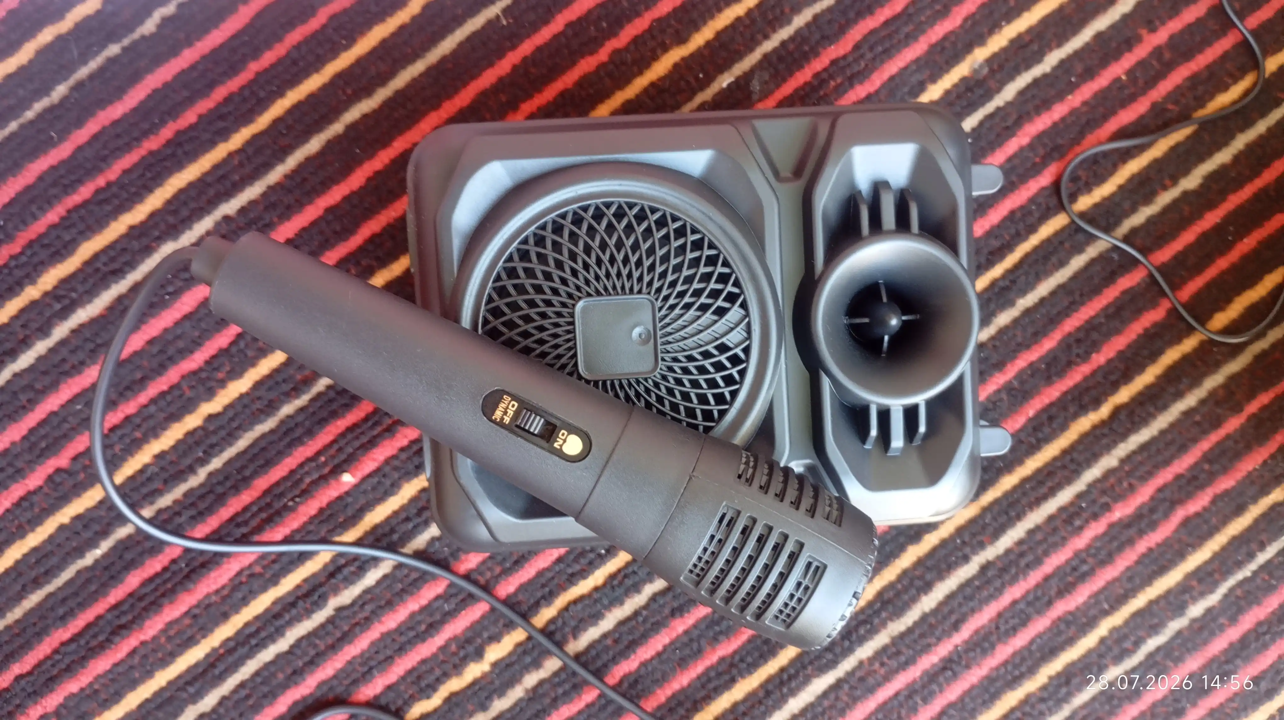 Kolonka karaoke simsiz portativ ZQS Bluetooth bilan, mikrofon va RGB yoritgich bilan