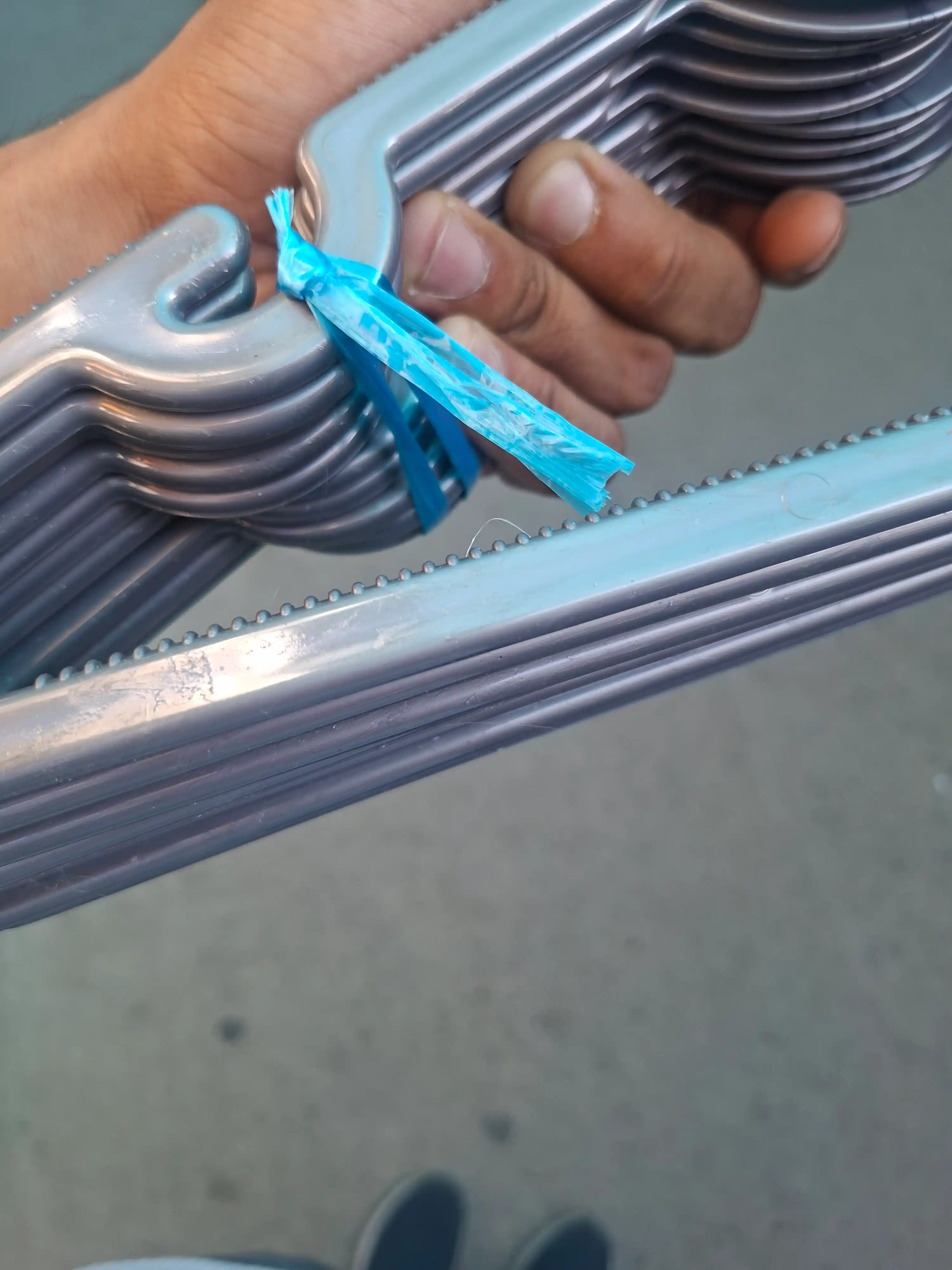 Plastik kiyim ilgichlar, sirpanishga qarshi tishli 42 sm 5, 10, 20, 30 dona