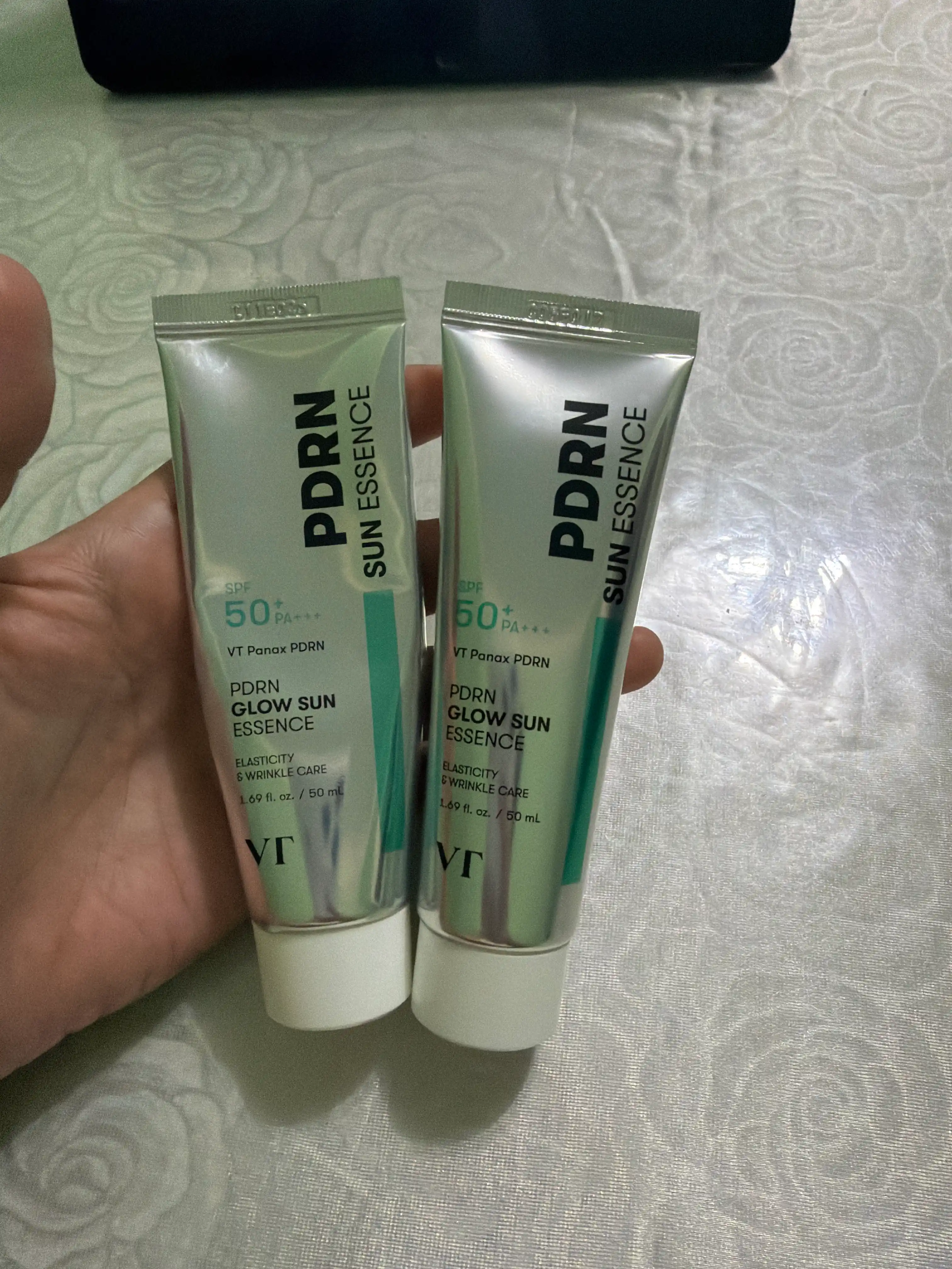 VT PDRN Glow Sun Essence SPF50+ PA++++ — сияющая солнцезащитная эссенция