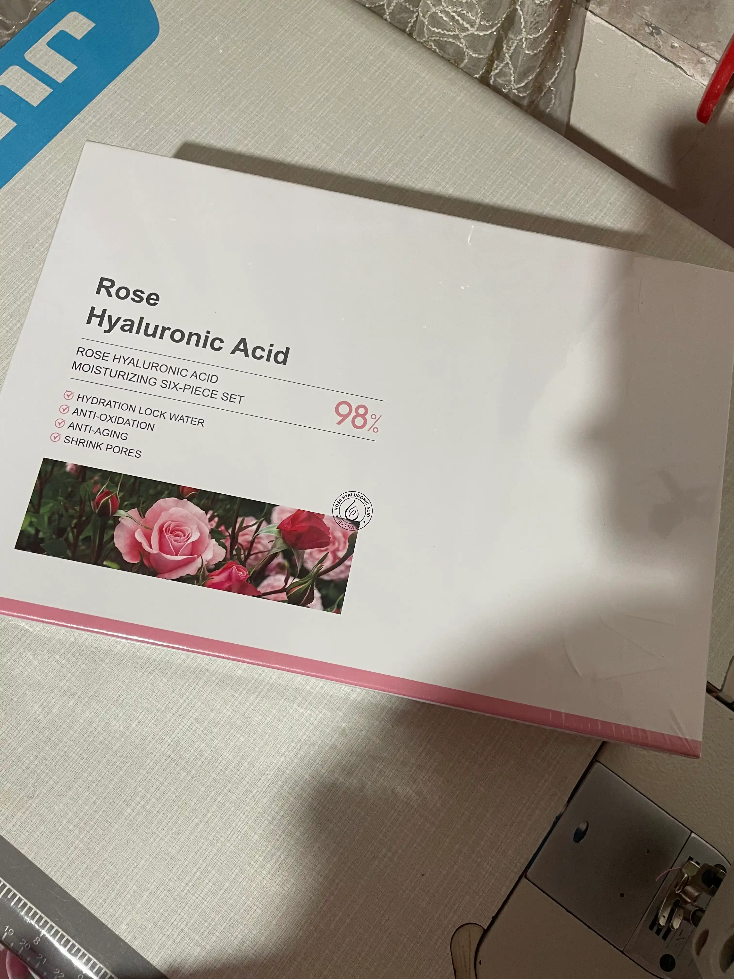 Подарочный набор для ухода за лицом Rose Hyaluronic Acid, 6 в 1 — увлажнение, сияние