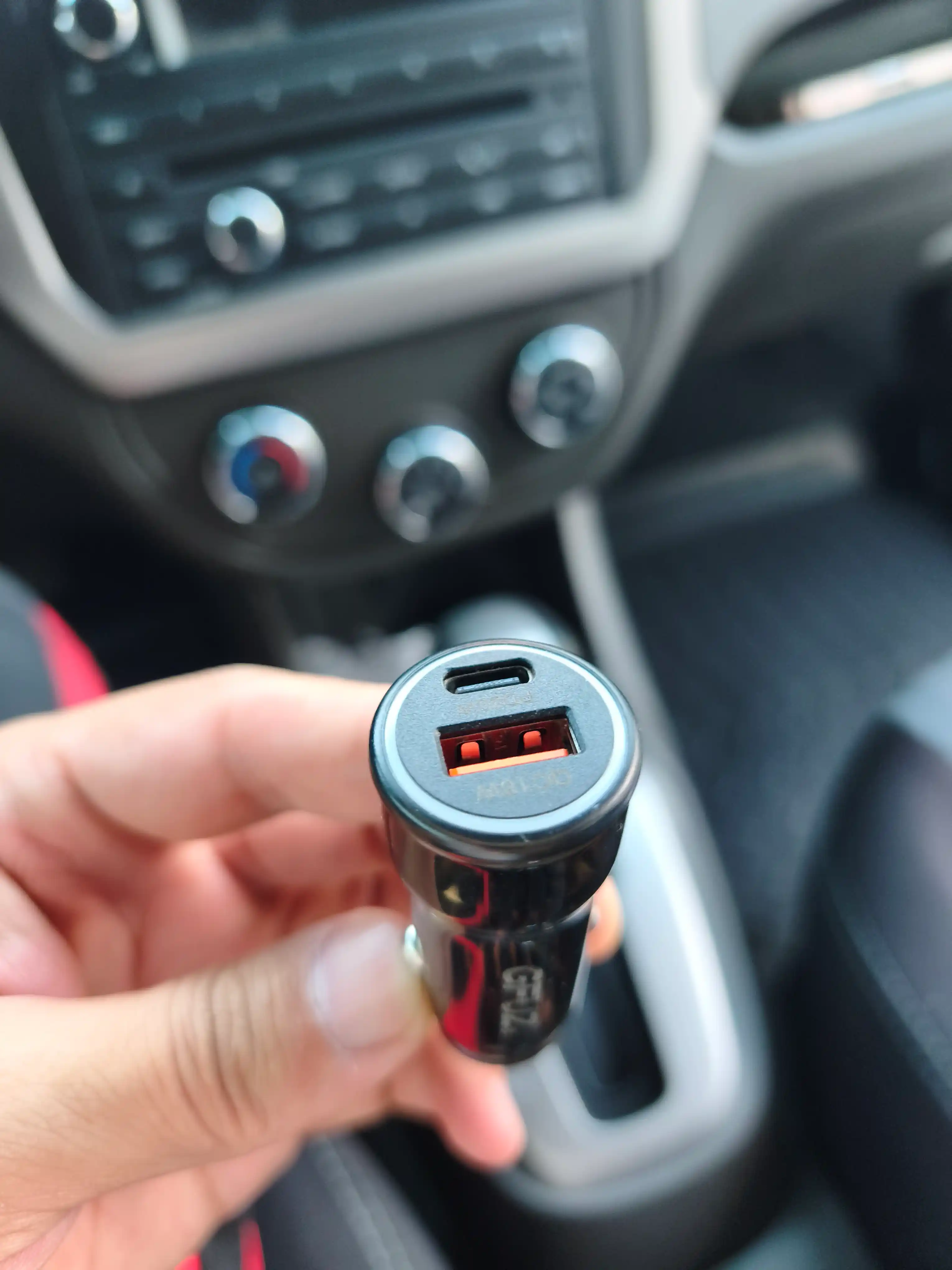 20 Vtgacha tez quvvatlovchi avtomobil zaryadlagichi, USB-A + Type-C
