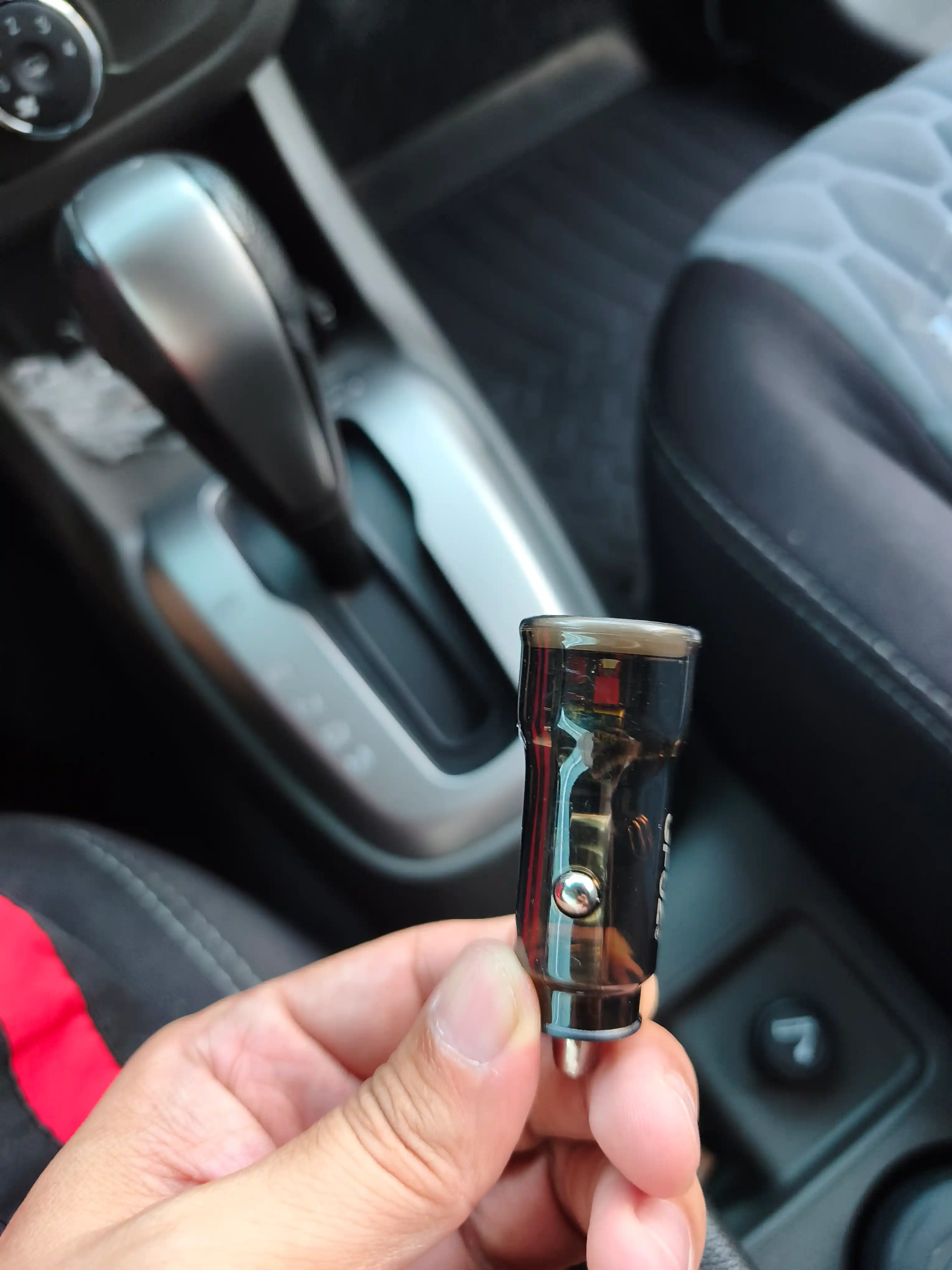 20 Vtgacha tez quvvatlovchi avtomobil zaryadlagichi, USB-A + Type-C