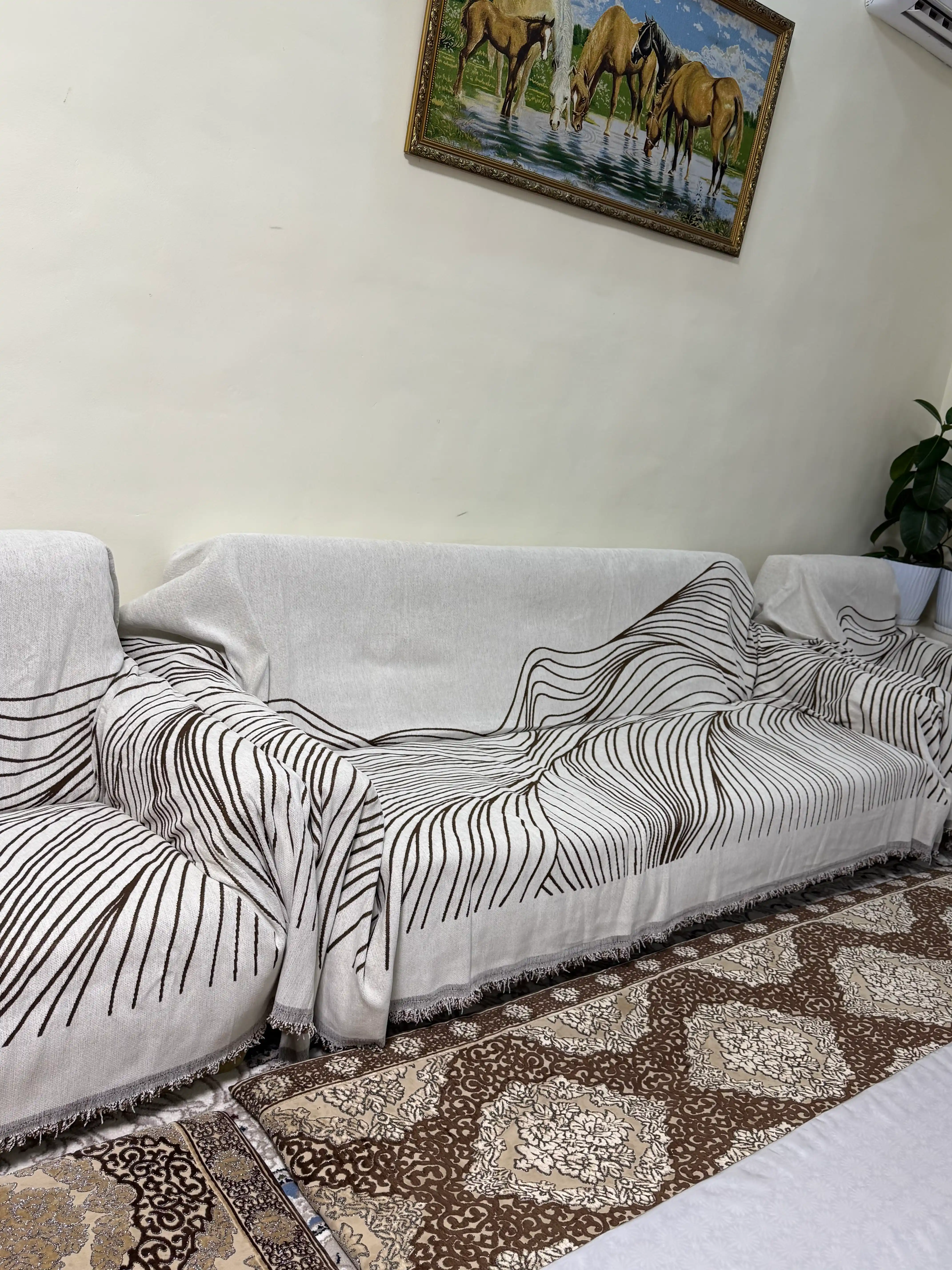 Universal choyshab qoplama – divan, kravat va kreslo uchun pled, divan qopqog'i