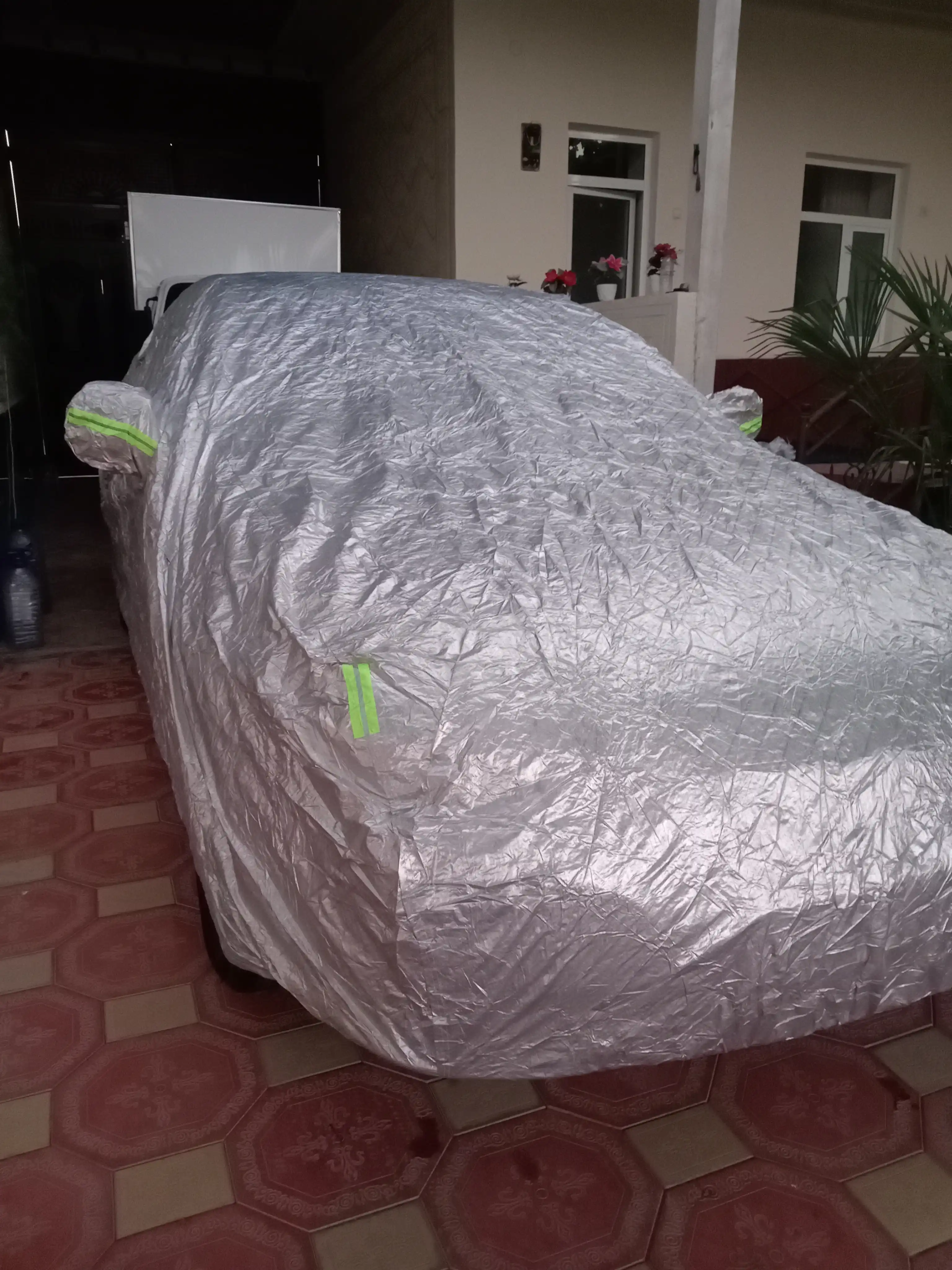 AVTOTENT universal barcha fasl uchun mos keladigan, suv oʻtkazmaydigan himoya tent g‘ilofi