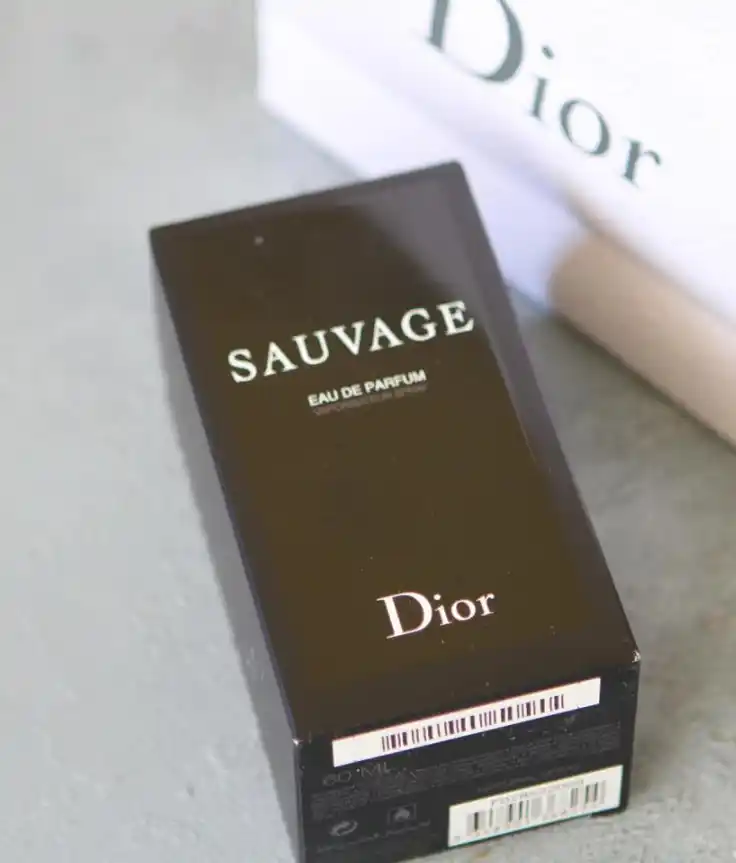 Мужская парфюмерная вода Dior Sauvage, 100 мл, насыщенный аромат