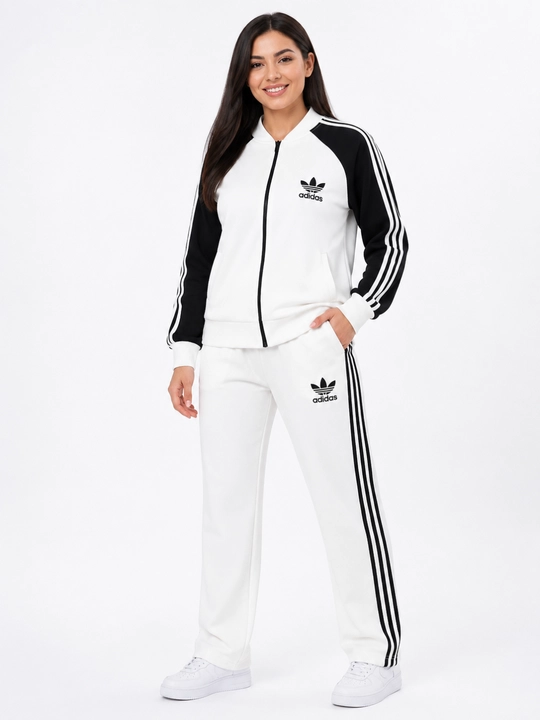 Ayollar sport kostyumi Adidas, kapyushonli, ikki qismli, trikotaj sport kostyumi