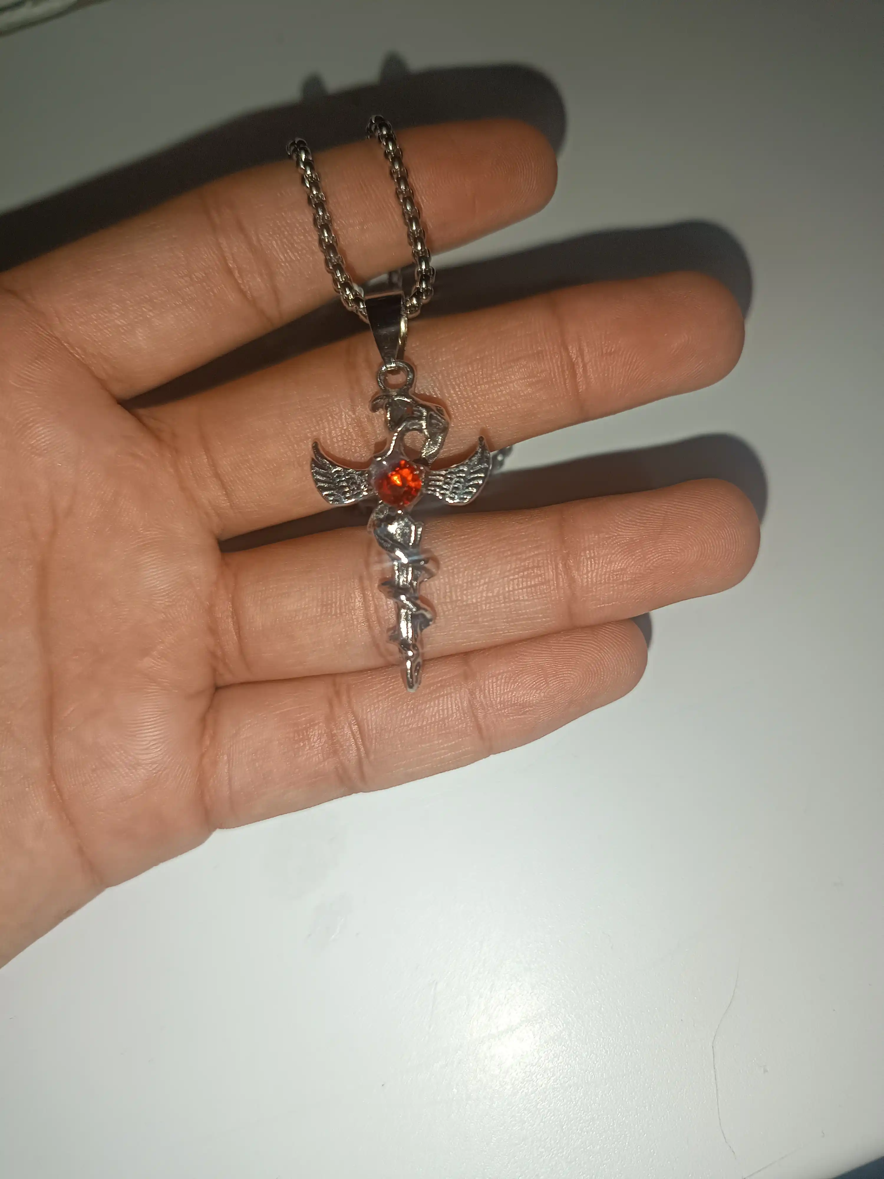 Erkaklar bo'yin zanjiri, marjon bilan