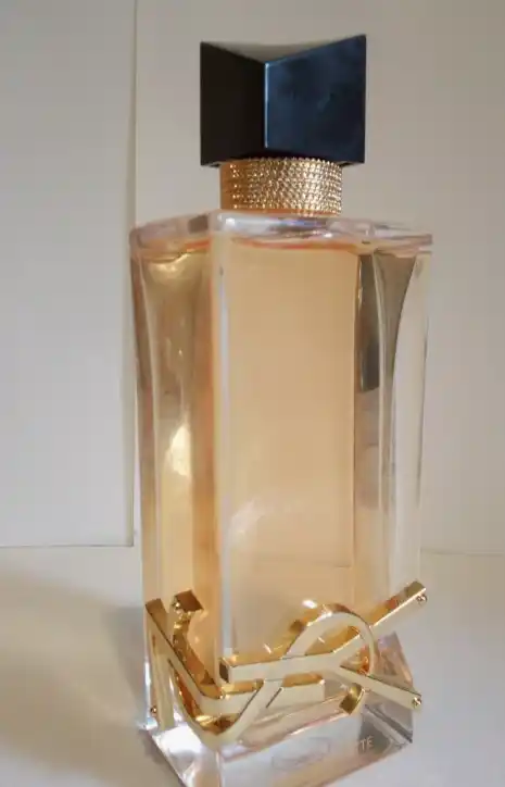 Ayollar uchun parfyumlangan suv Libre, 90 ml