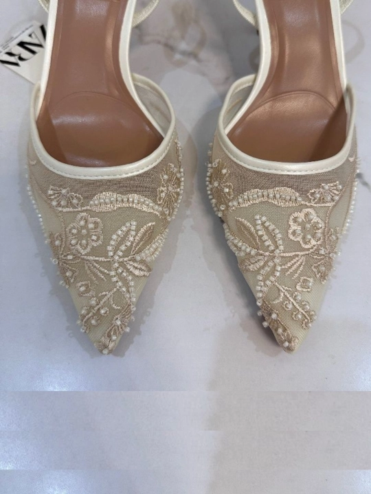 Past poshnali o‘tkir uchli ayollar slingback poyabzali