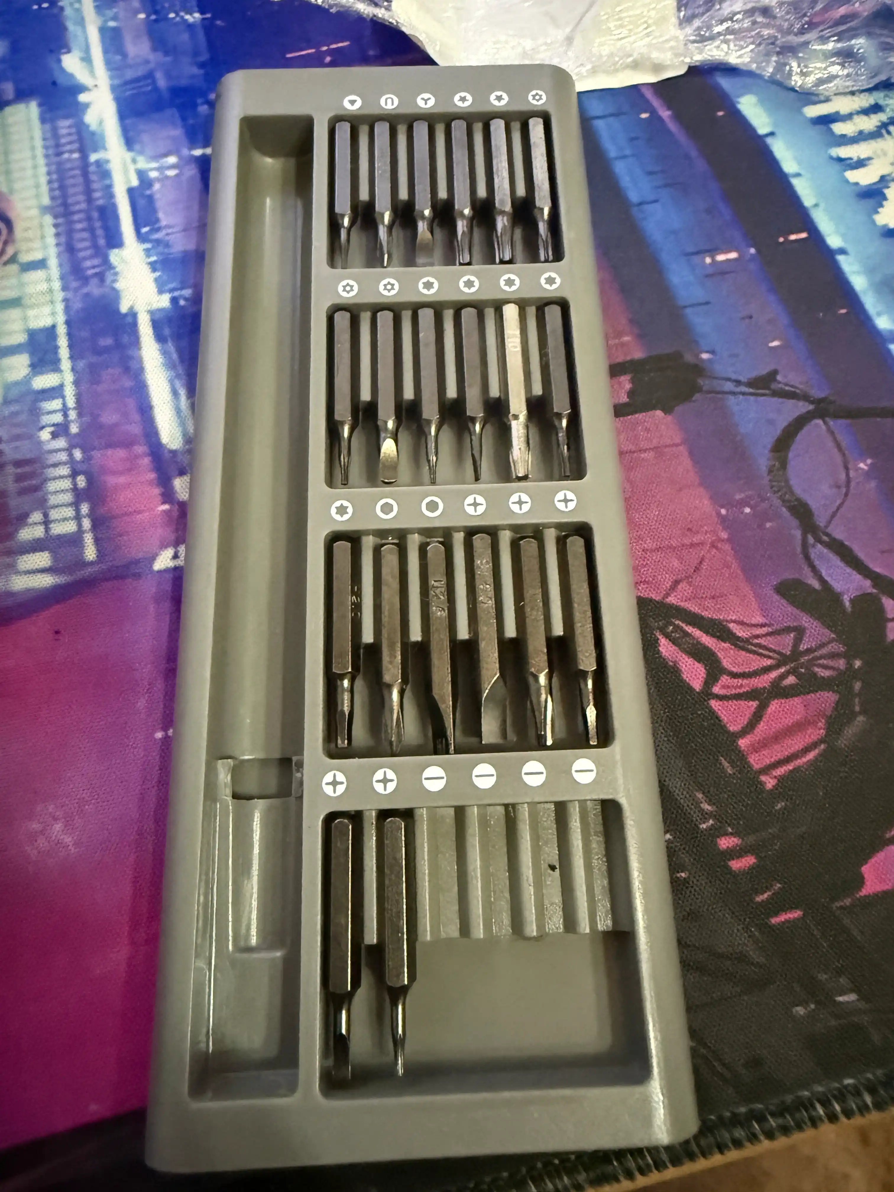 TNI-U Precision Screwdriver Kit – 24 ta bitli aniq ishlash uchun otvyortkalar to‘plami