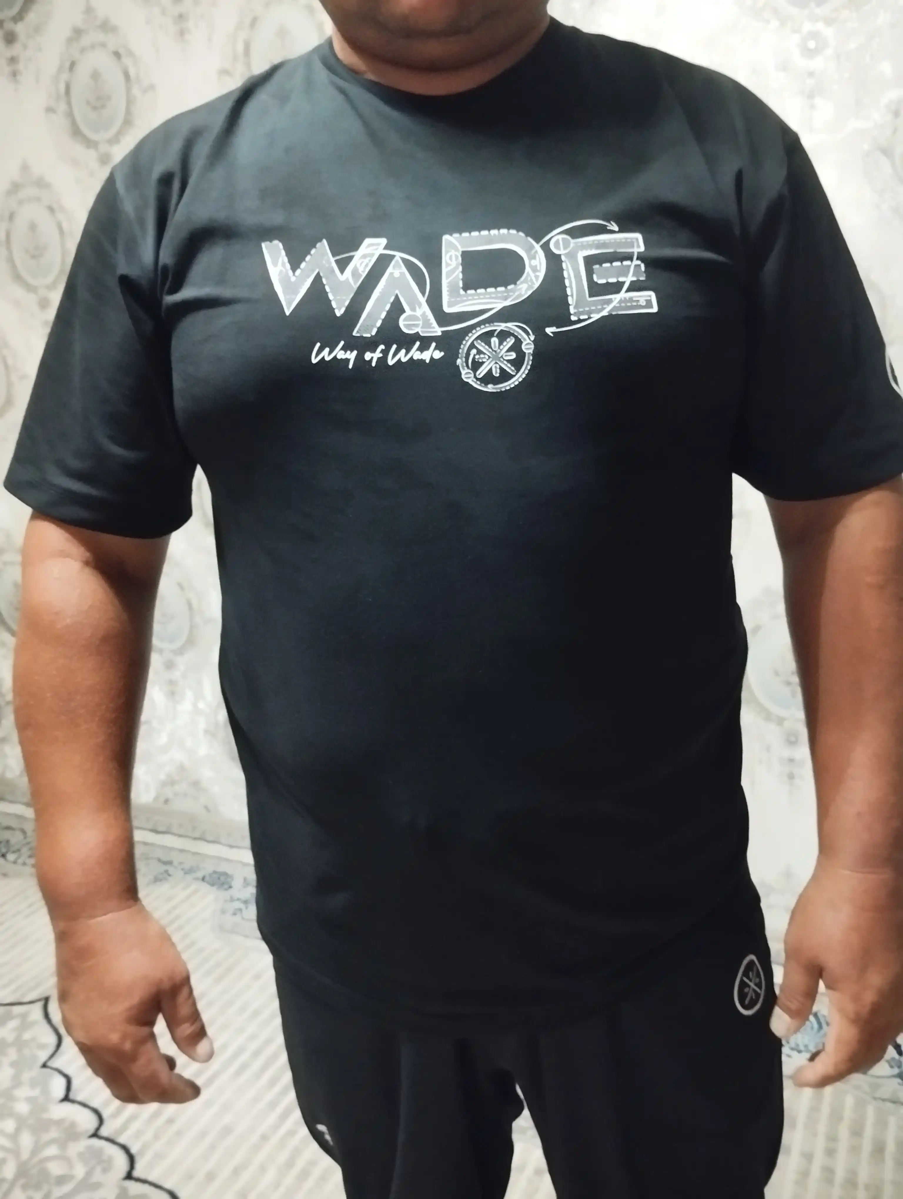 Erkaklar uchun Li-Ning Way of Wade AHSW375 LN UV PROOF texnologiyali futbolka