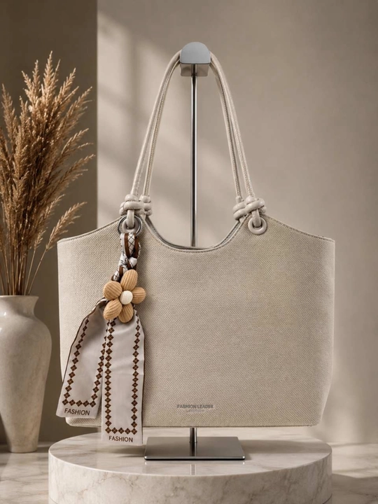 Ayollar shopper sumkasi, sharf va brelokli - 