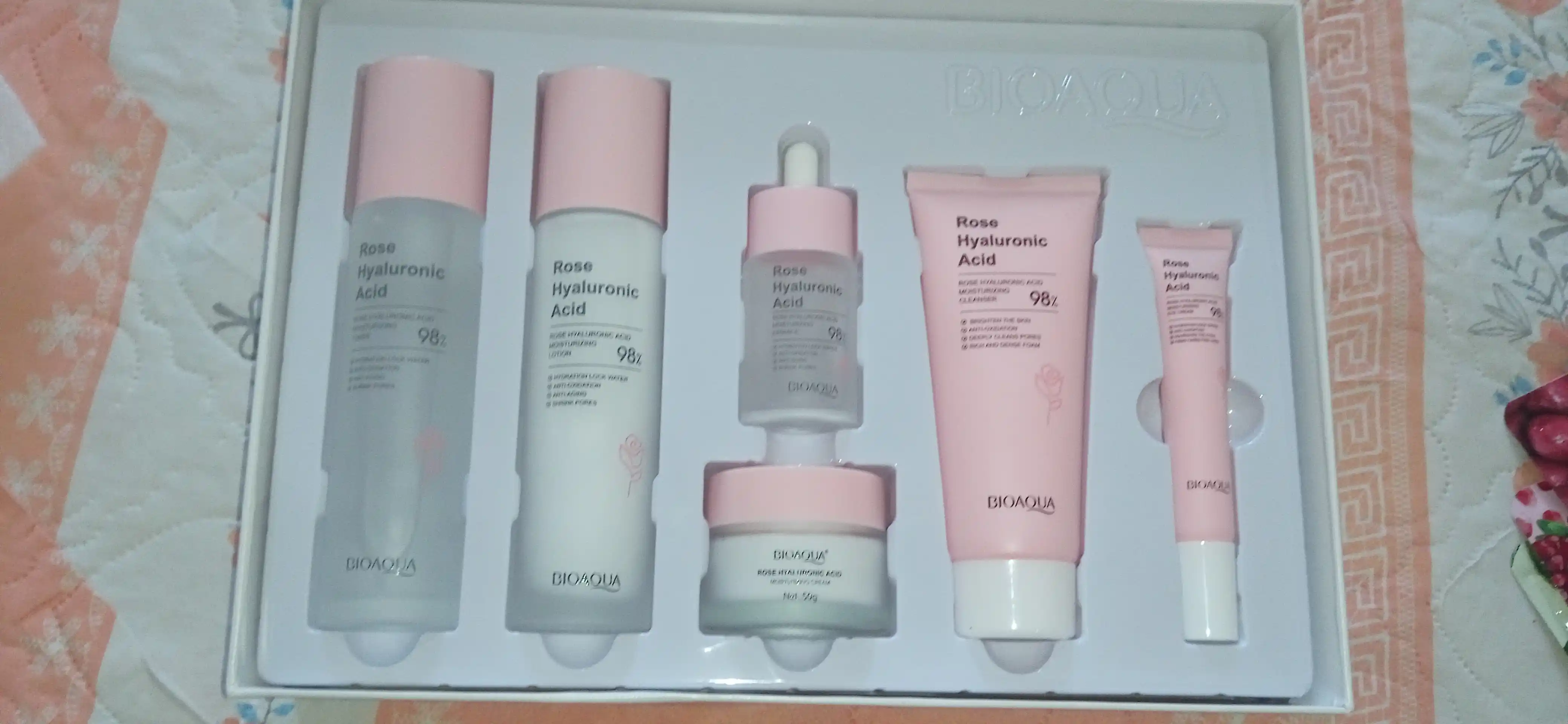 Подарочный набор для ухода за лицом Rose Hyaluronic Acid, 6 в 1 — увлажнение, сияние