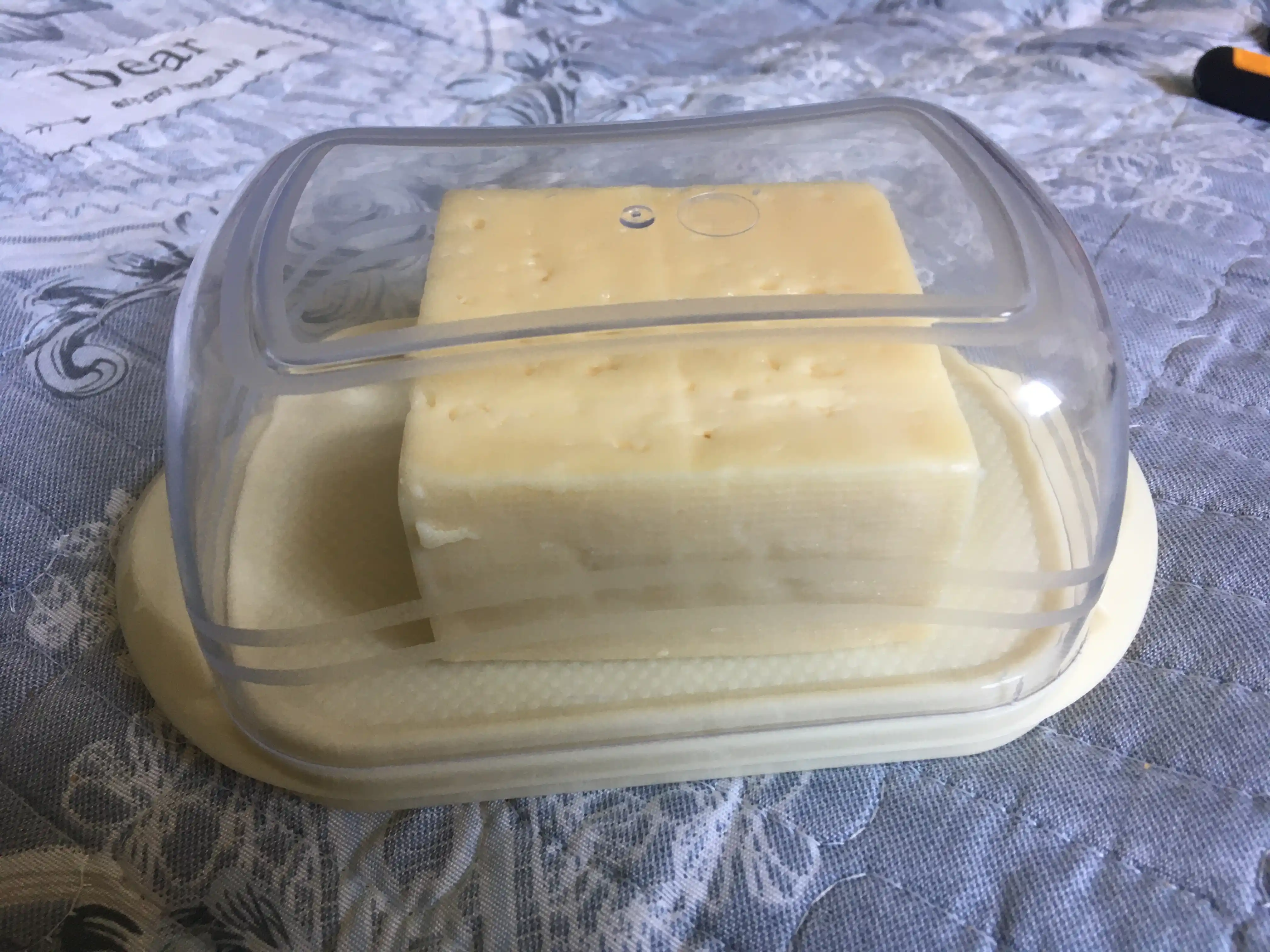 Маслёнка с прозрачной крышкой