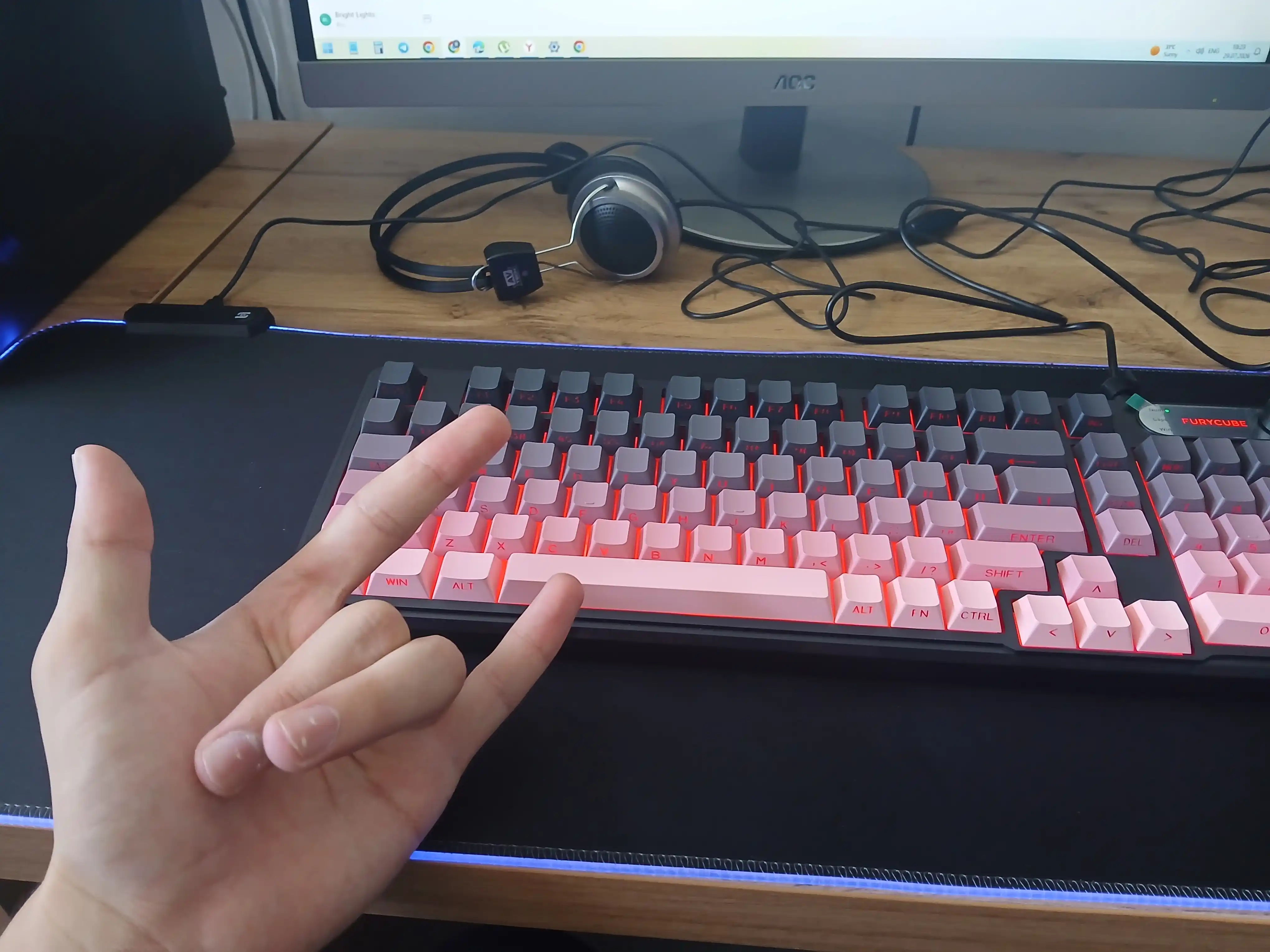 Комплект FURYCUBE IP98: RGB мембранная клавиатура и RGB коврик, 98 клавиш