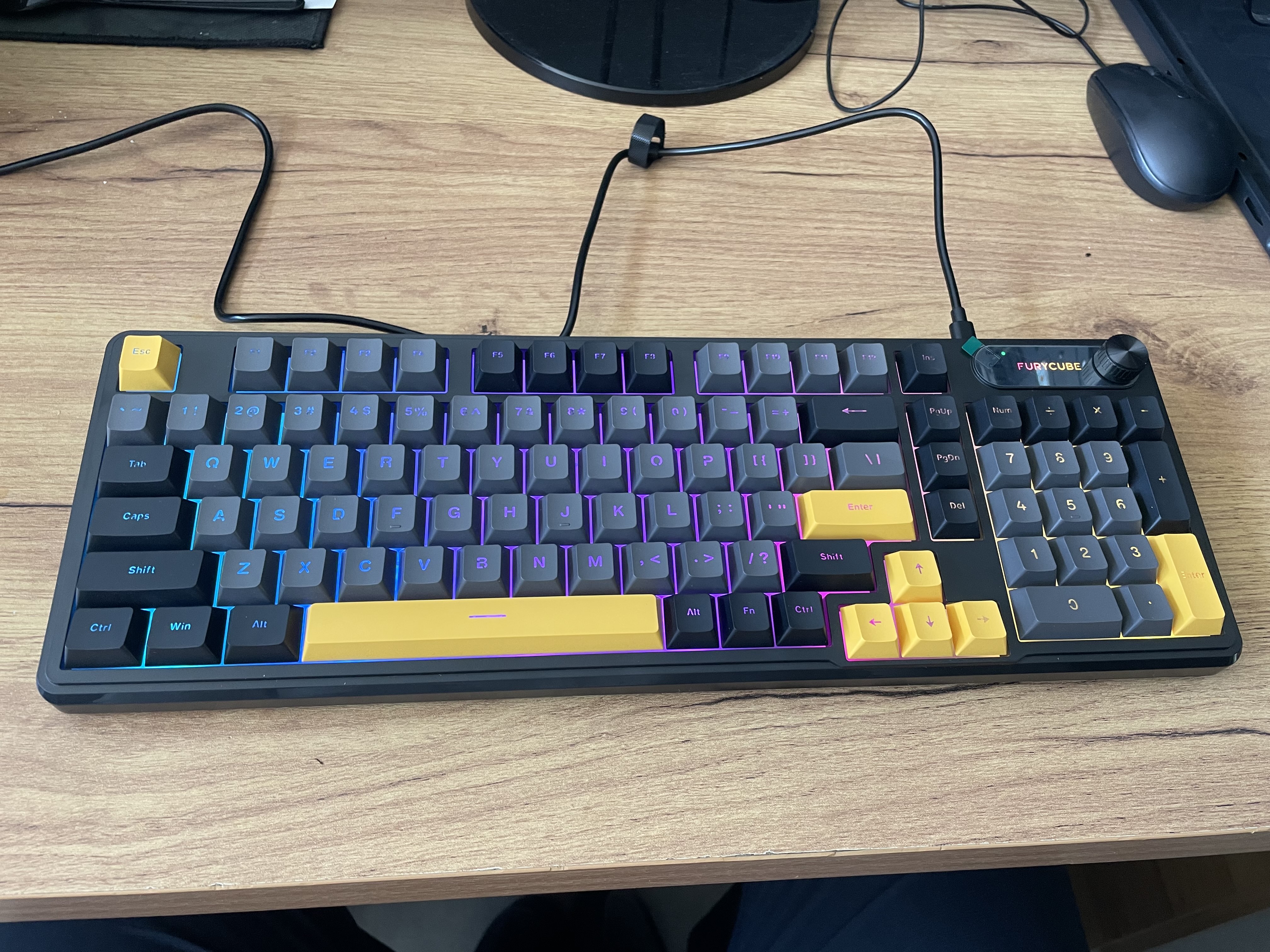 FURYCUBE IP98 to‘plami: RGB membranali klaviatura, 98 ta tugma