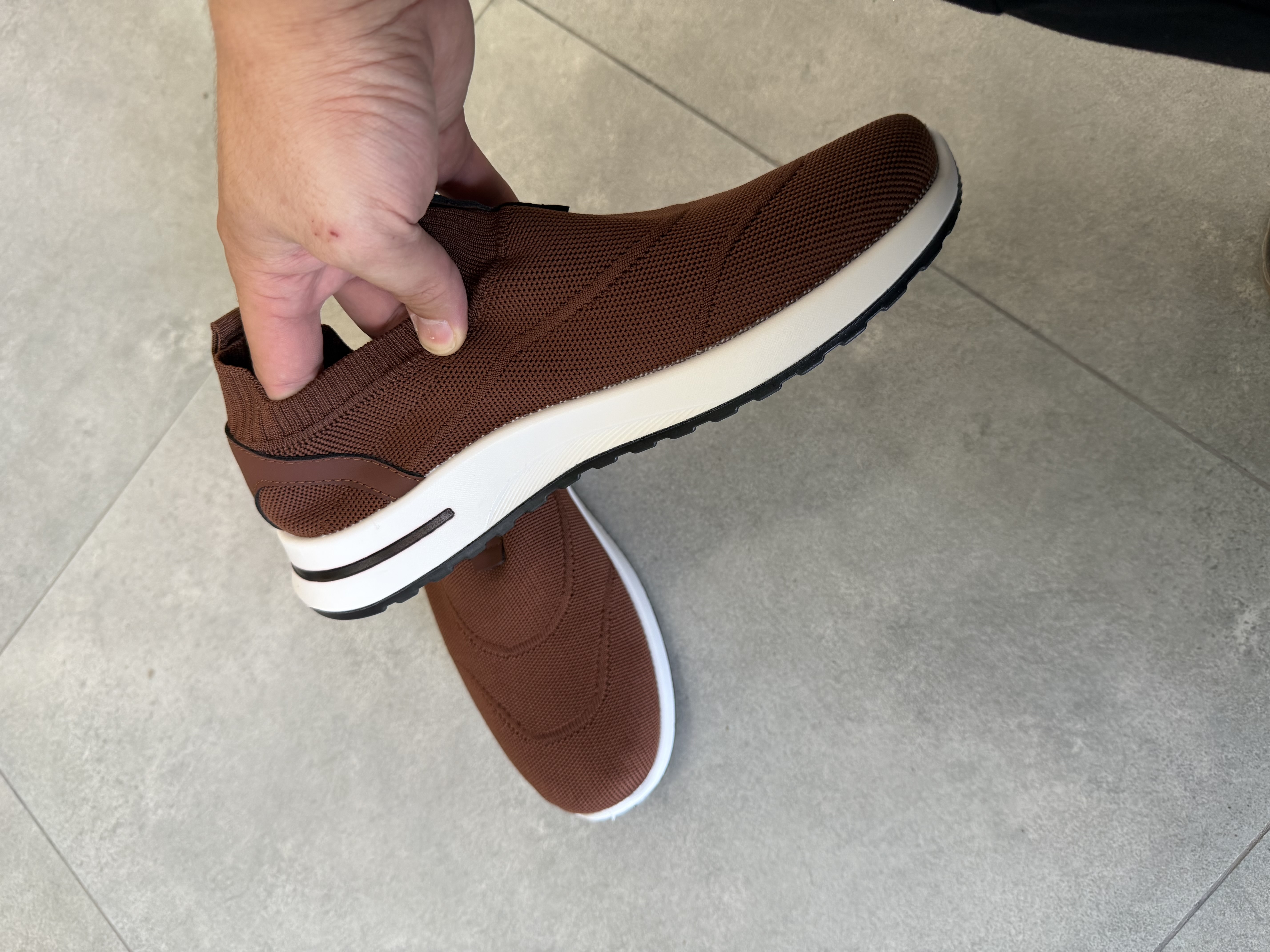 Erkaklar sliponlari, erkaklar krossovkalari, erkaklar poyabzali, 39-44