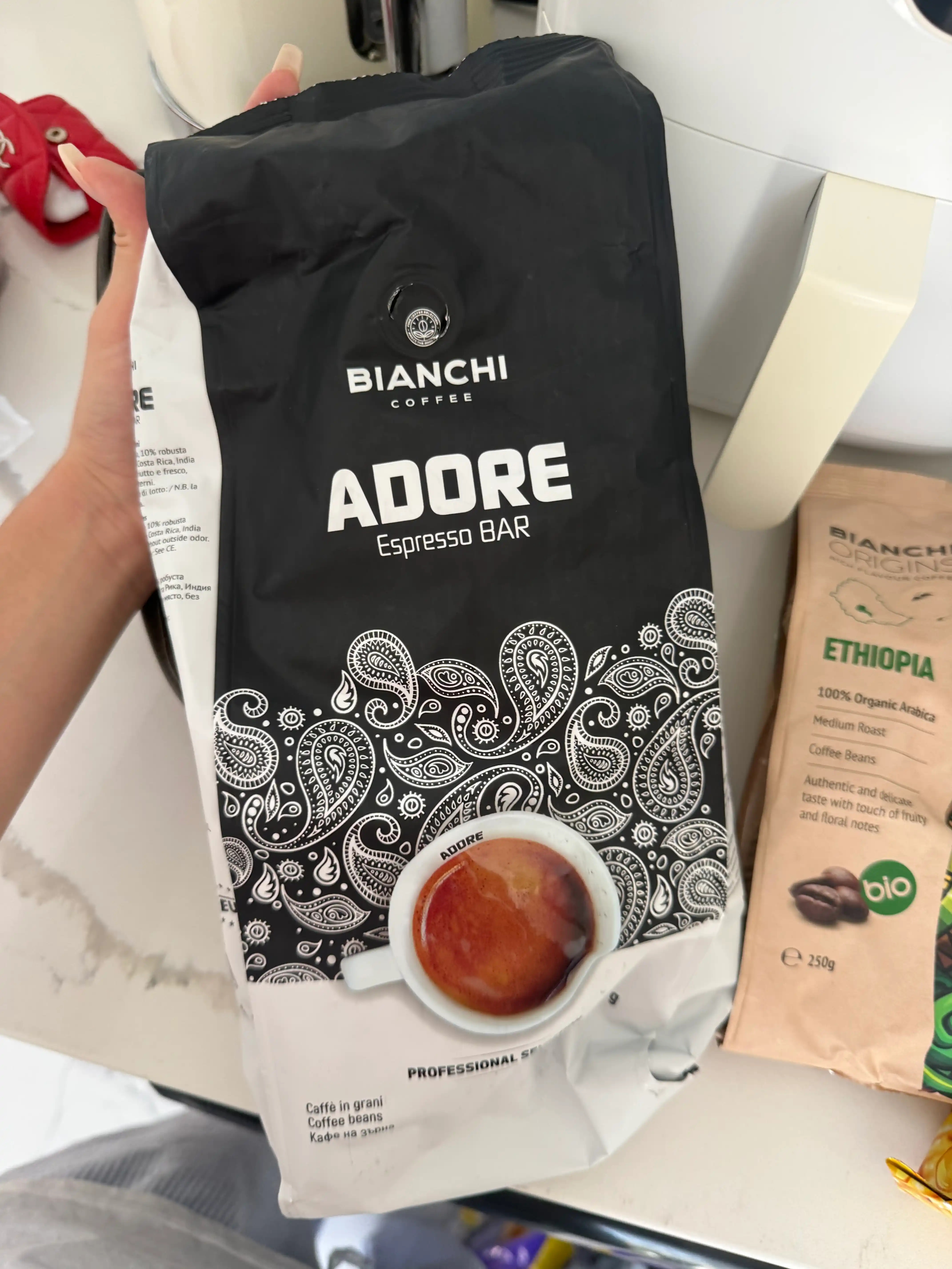 Кофе Bianchi Adore Espresso Bar, зерно 90% Арабика и 10% Робуста, 1 кг