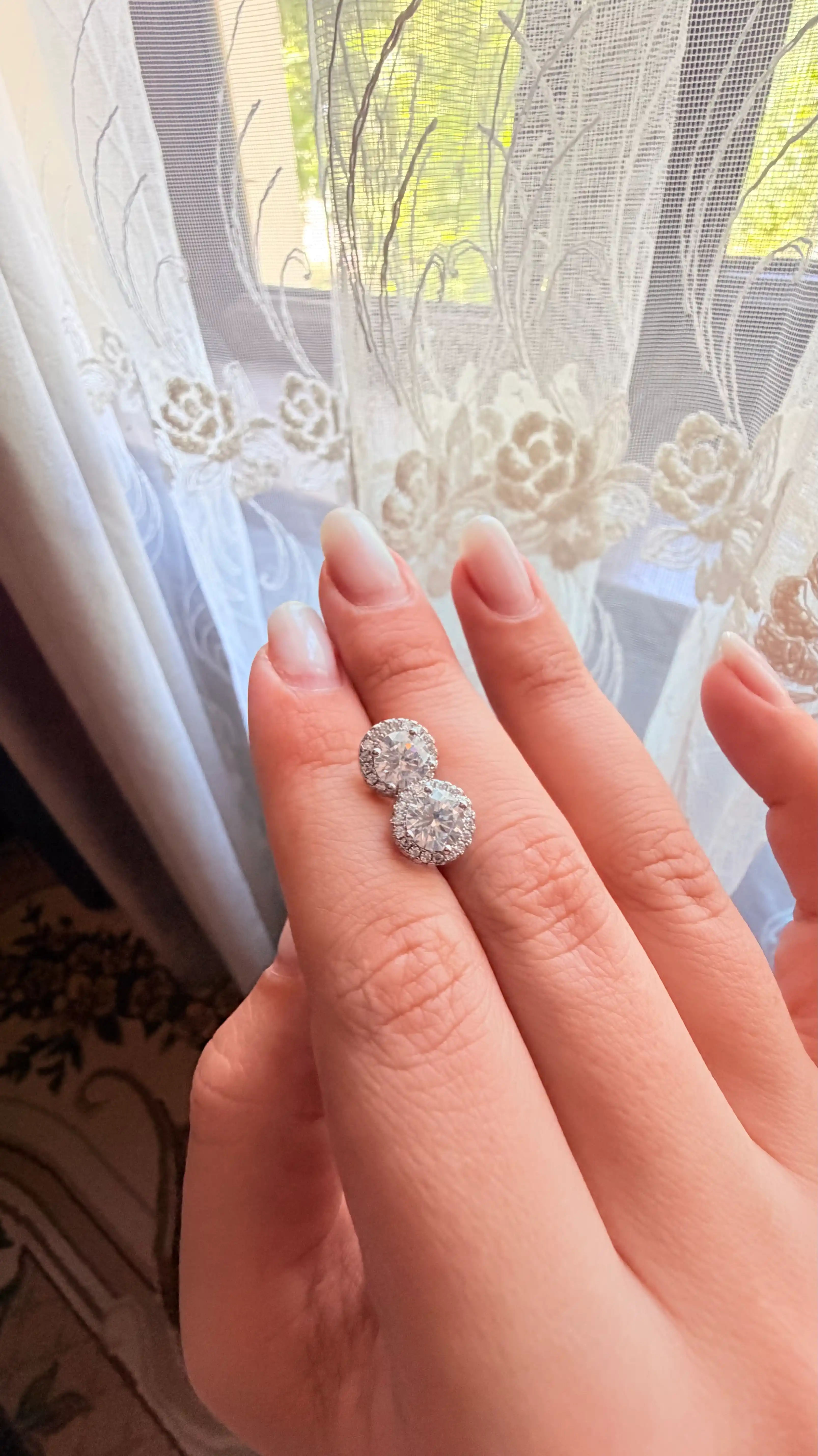 Серьги маленькие на гвоздиках, в виде сердечка, лепестка, циркония, изумруда