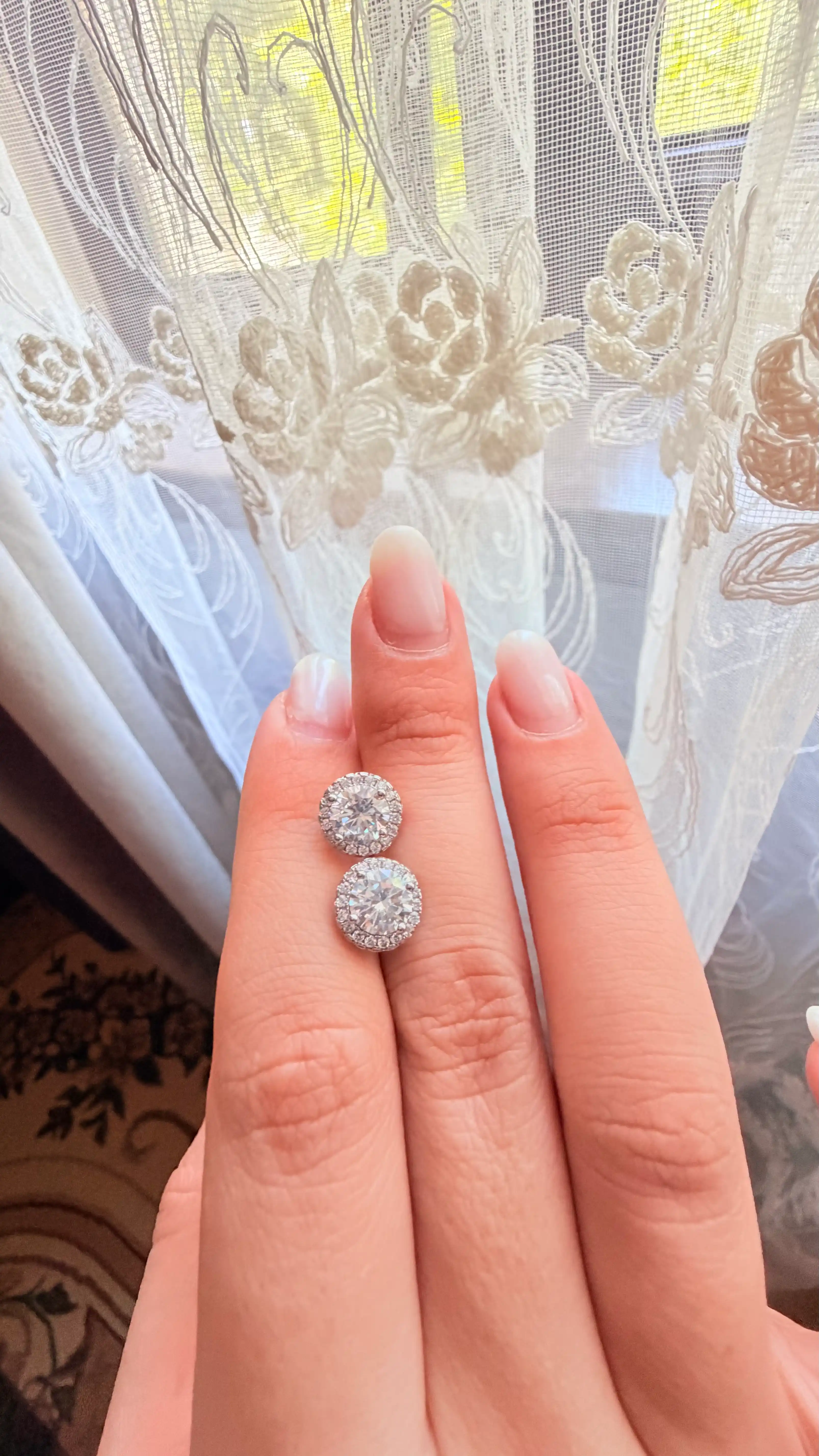 Серьги маленькие на гвоздиках, в виде сердечка, лепестка, циркония, изумруда