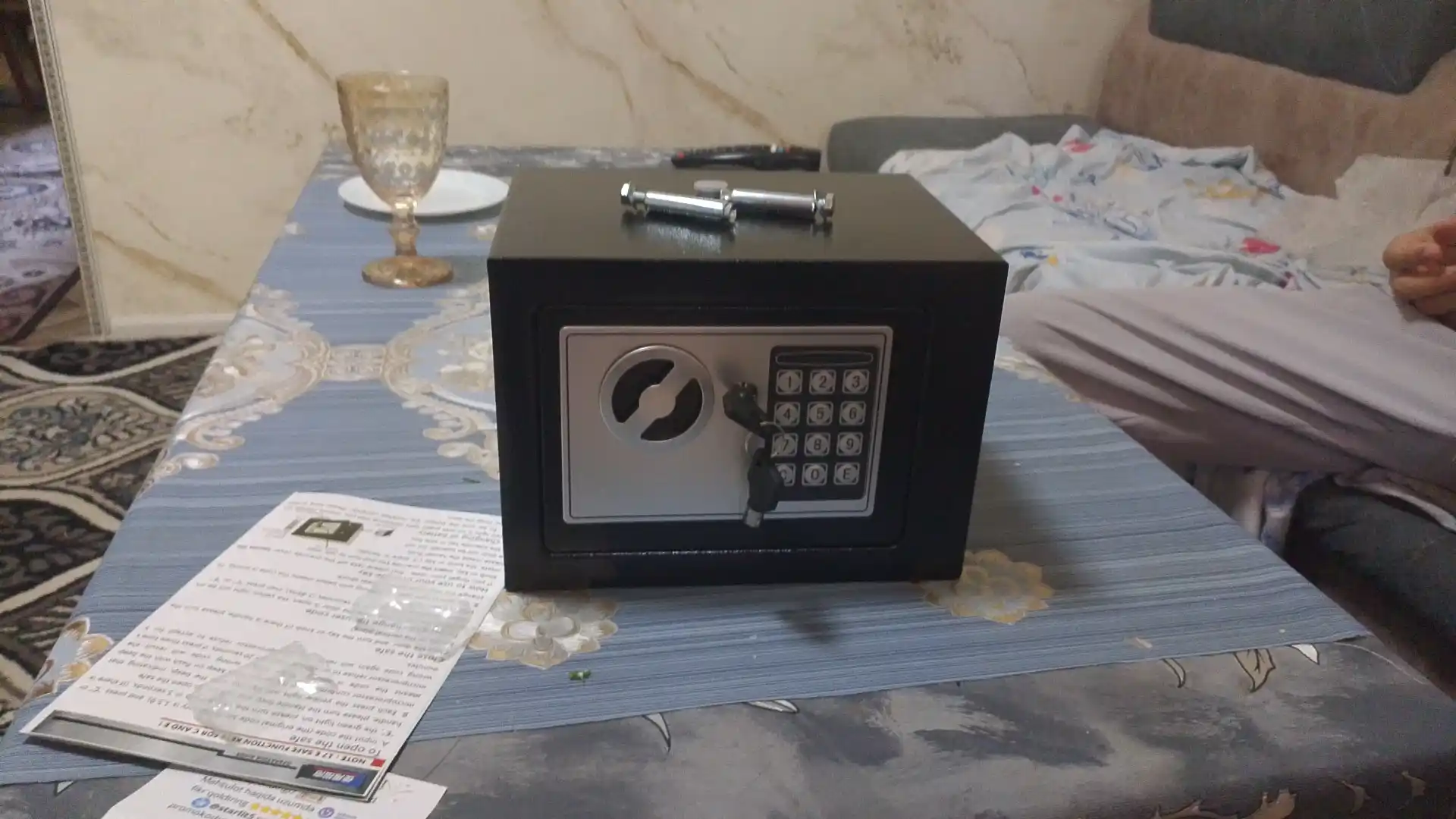 Мини сейф для дома и офиса металлический сейф с кодовым замком 23×17×17