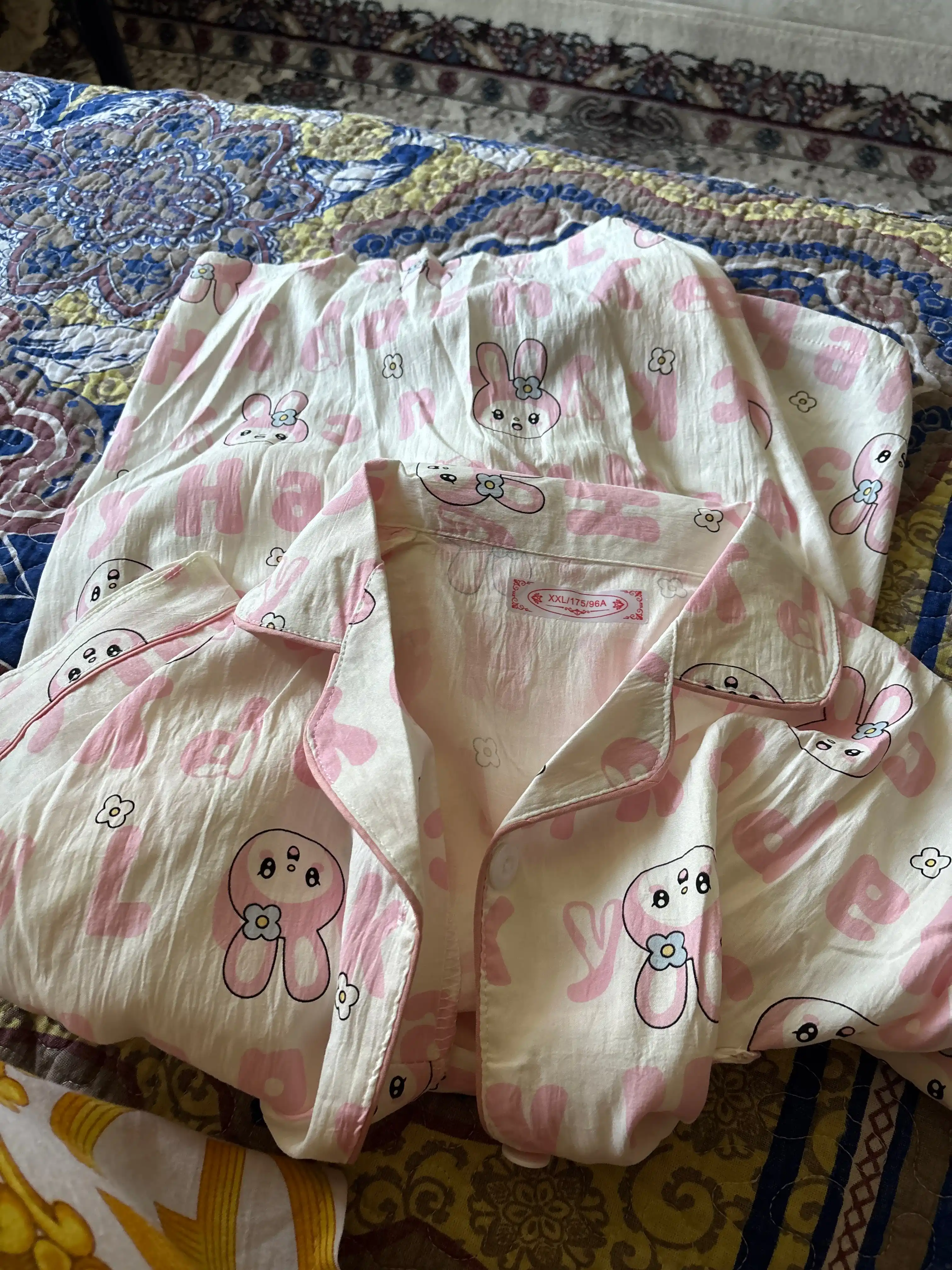 Ayollar pijamasi