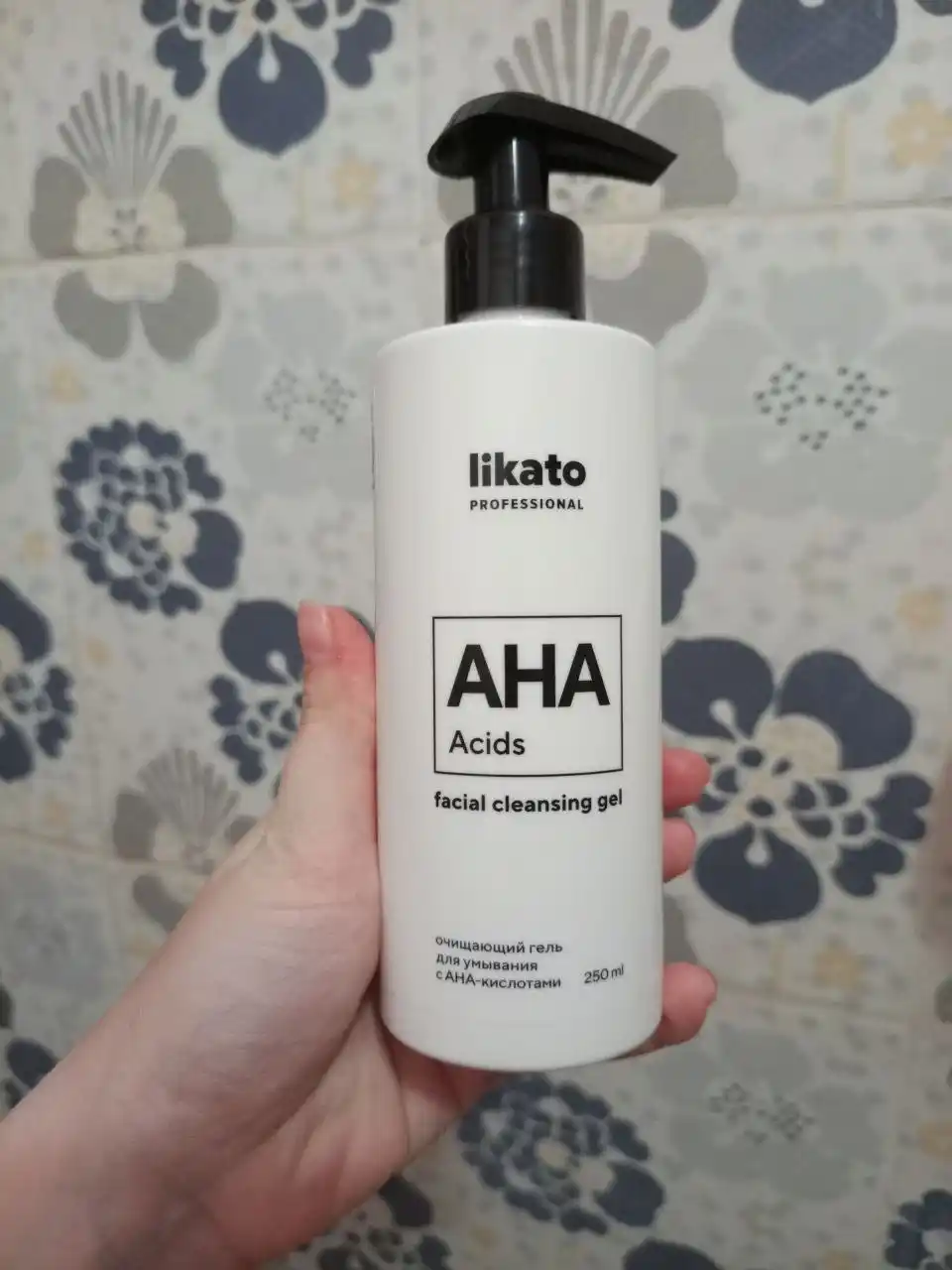 Очищающий гель для умывания с АНА-кислотами LIKATO professional, 250 мл, STD