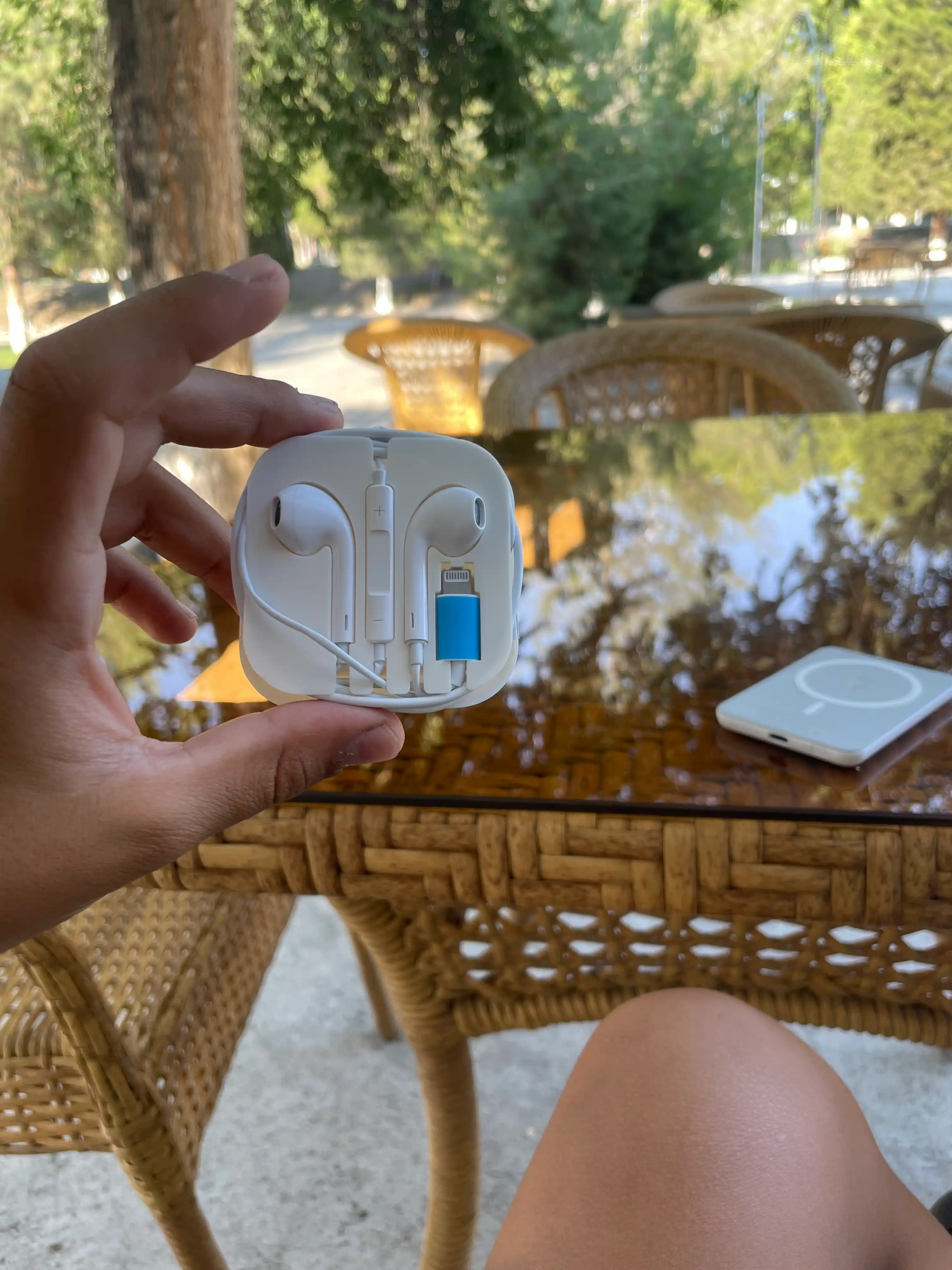 Simli quloqchinlar,  Type c kabeli va  Lightning kabeli, Bluetooth bilan