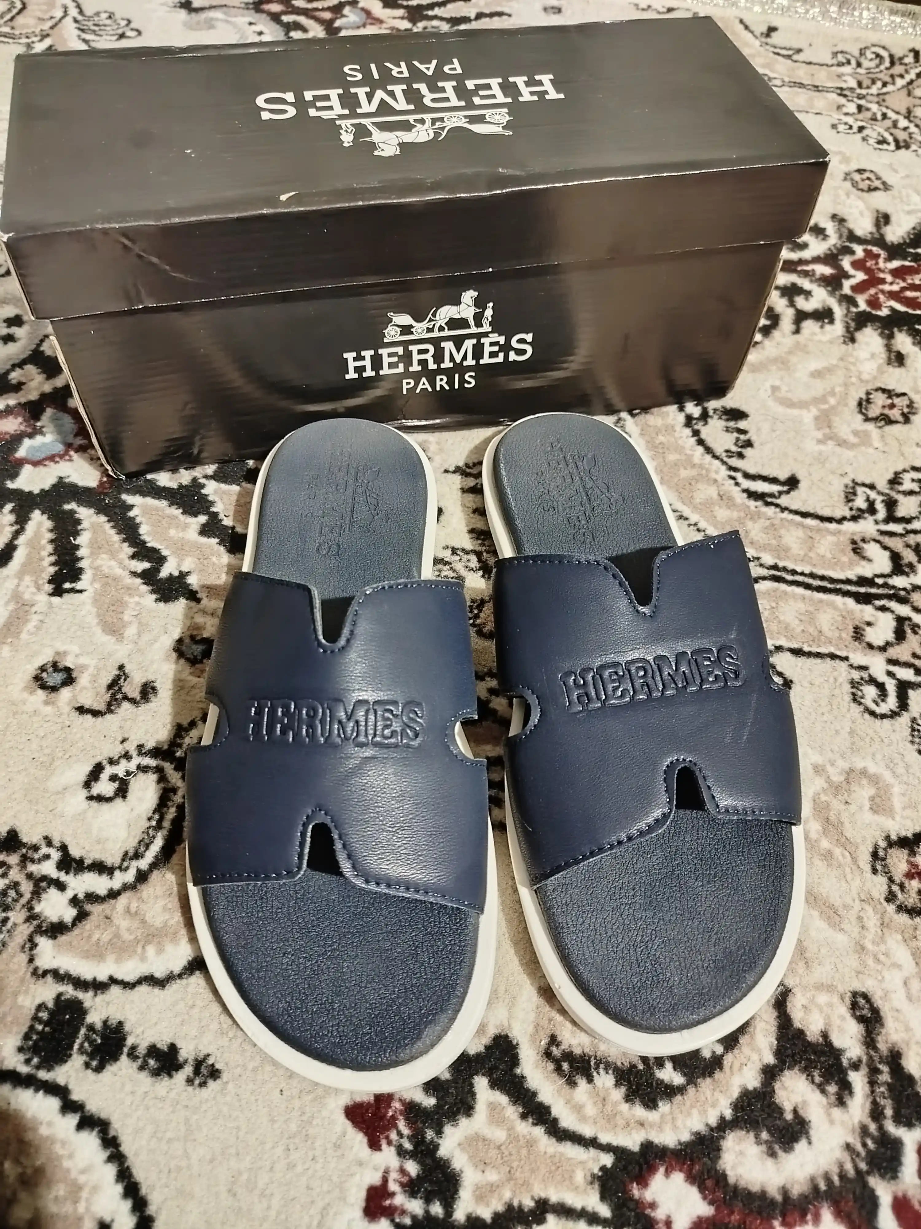 Erkaklar shippagi Hermes 39-44