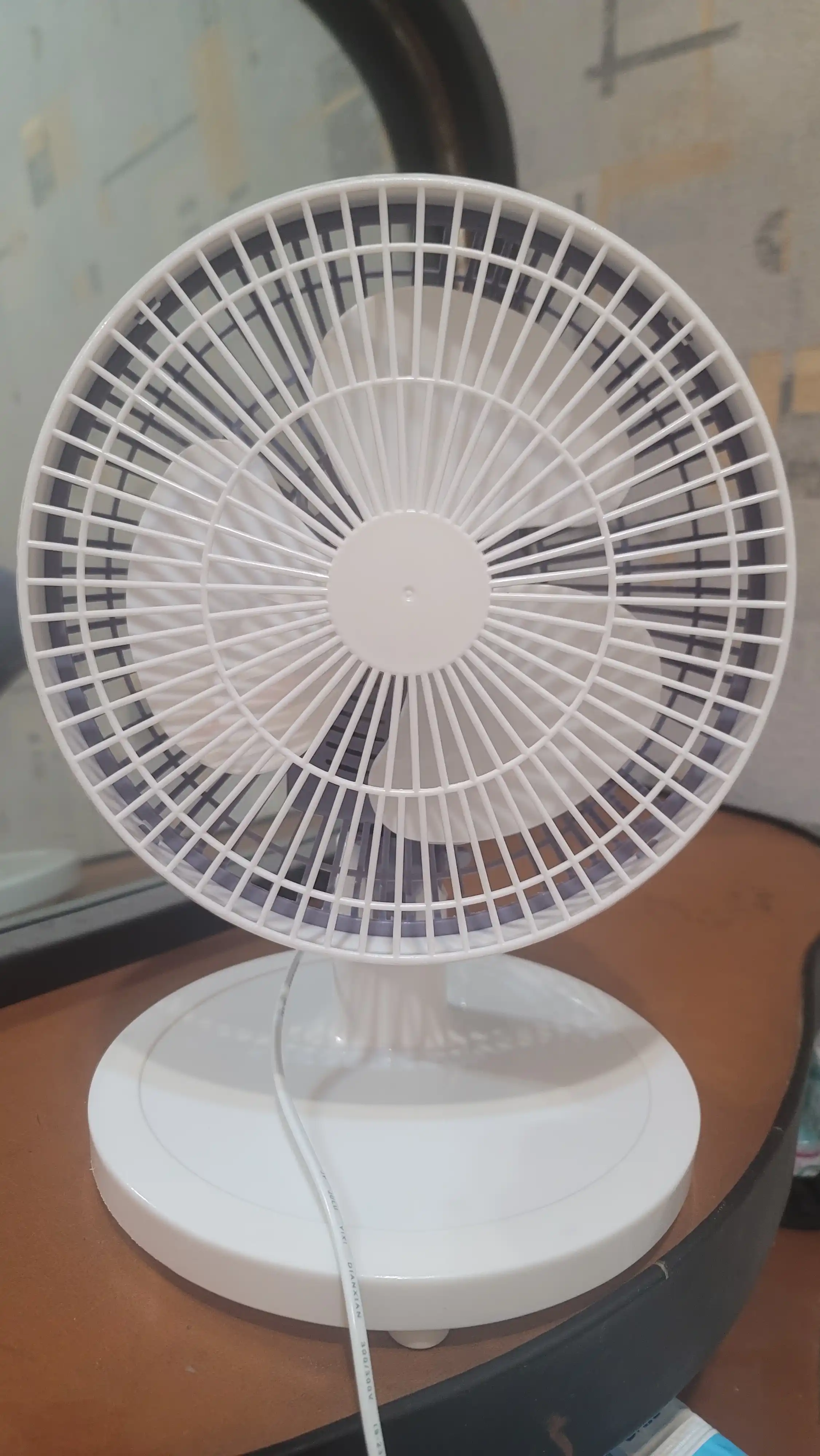 Uy va ofis uchun ajoyib, aylanuvchan va ma'lum gradus ostida egiluvchan-mini ventelyator