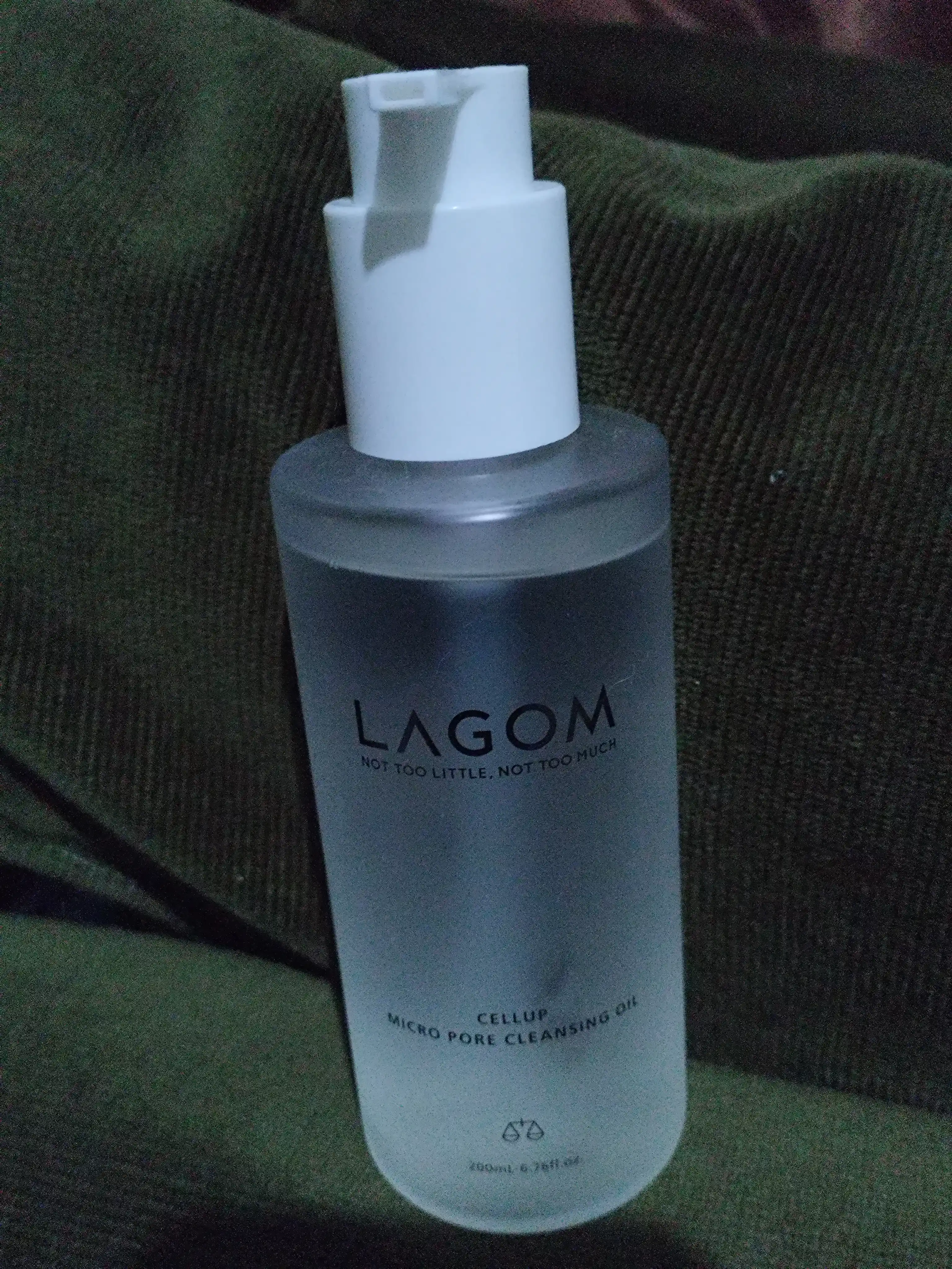 Yuzni yuvish va makiyajni olish uchun gidrofil moy Lagom Cellup Micro Pore Cleansing Oil